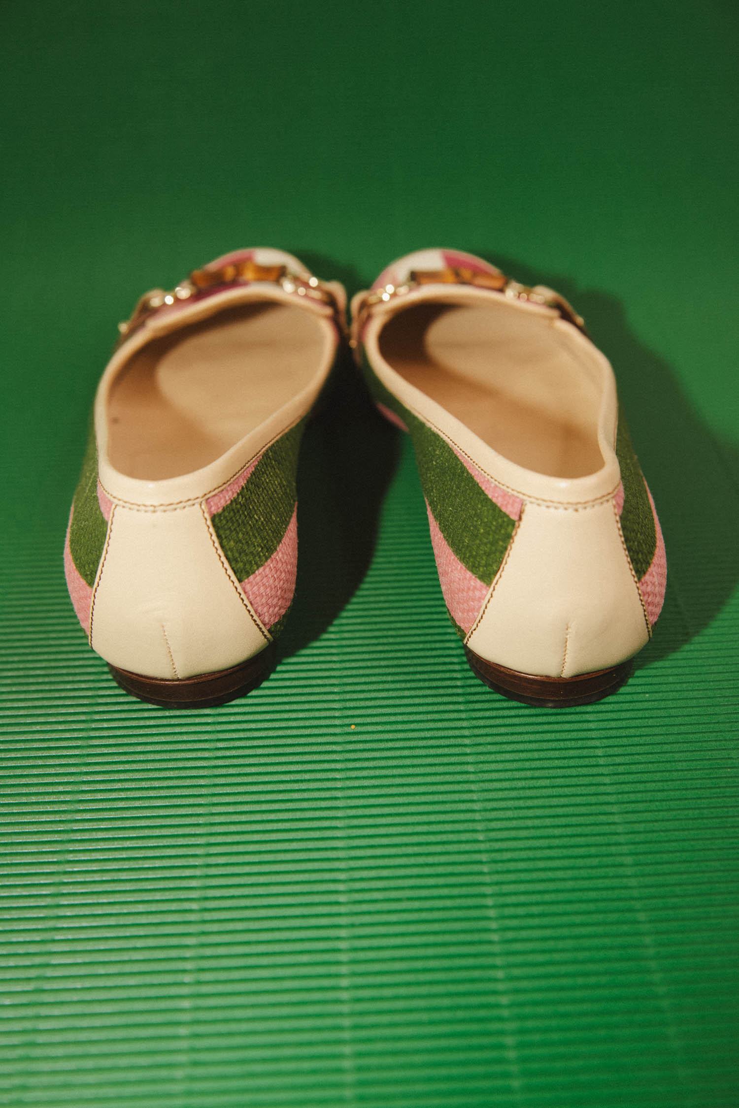 Gucci Ballerinas in Rosa und Grün mit Bambusdetail