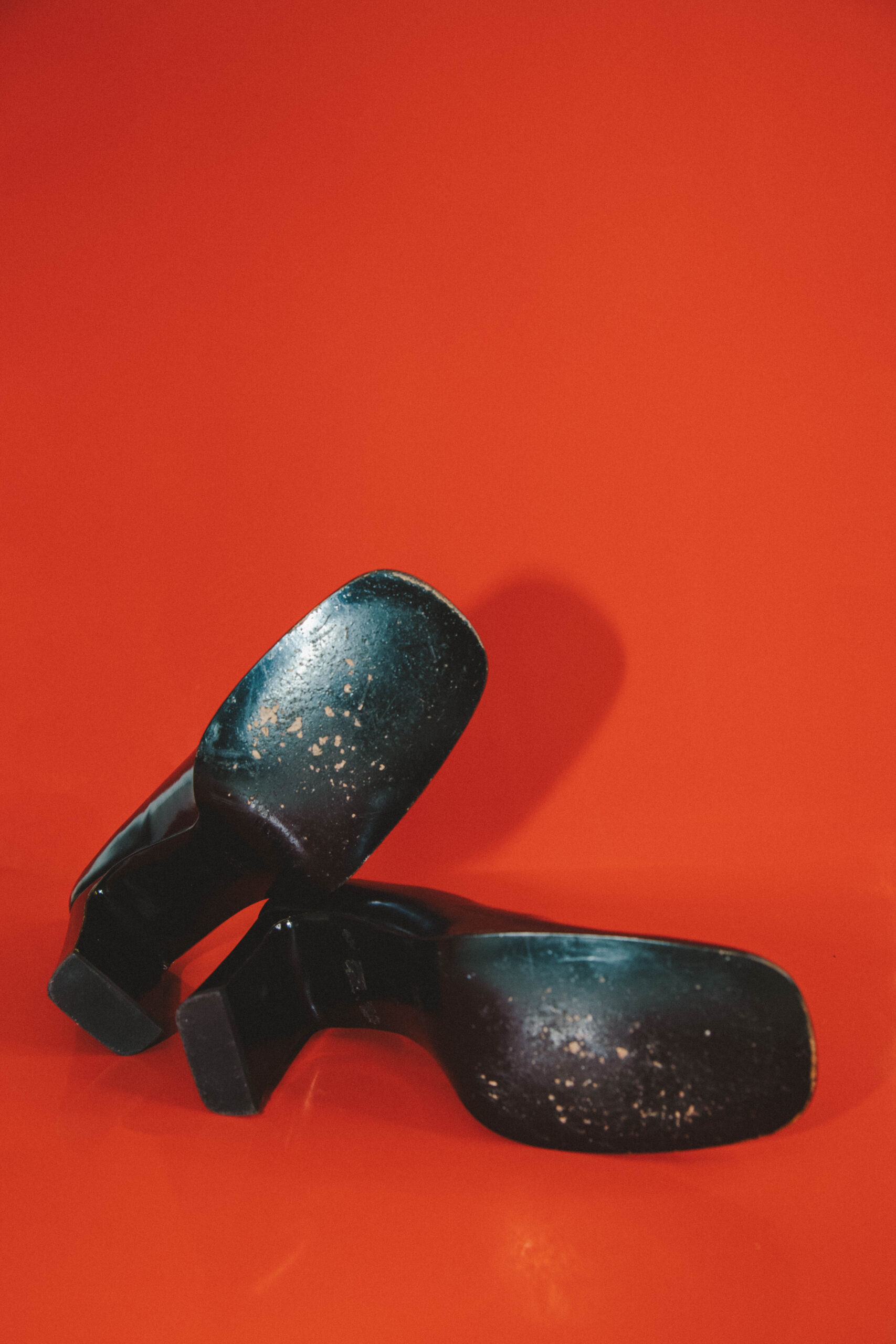 Gucci Pumps aus glänzendem Leder in Blau