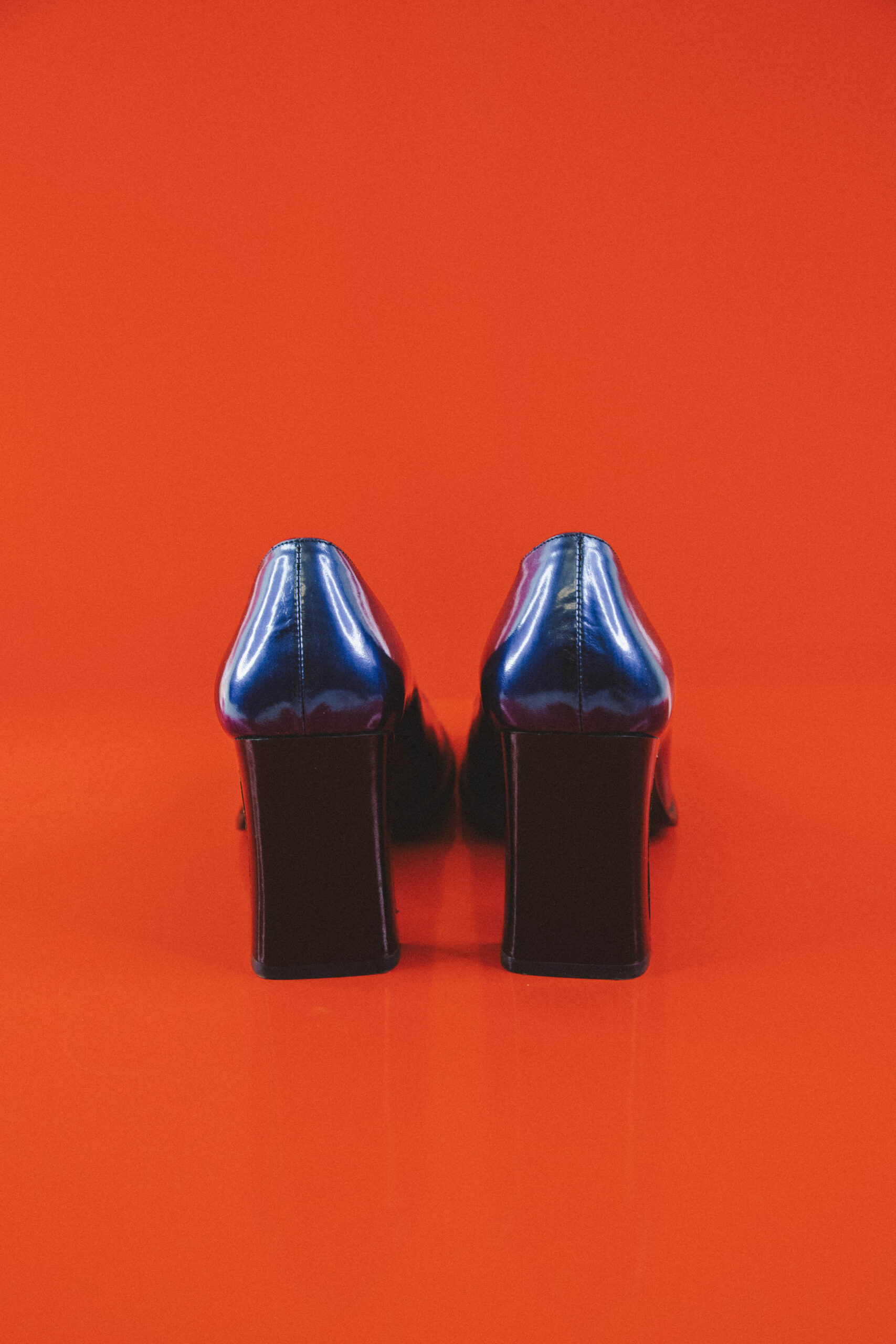 Gucci Pumps aus glänzendem Leder in Blau