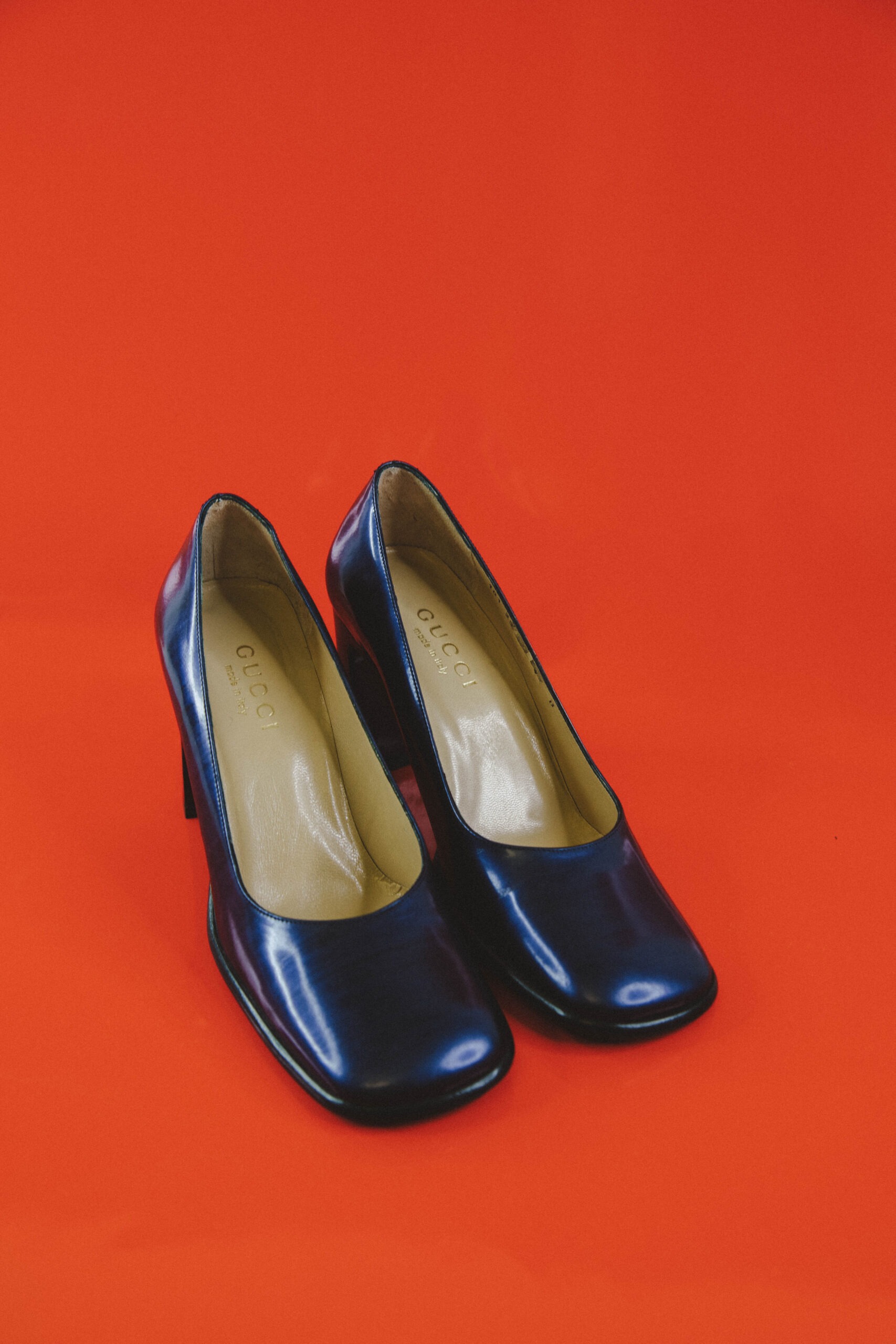 Gucci Pumps aus glänzendem Leder in Blau