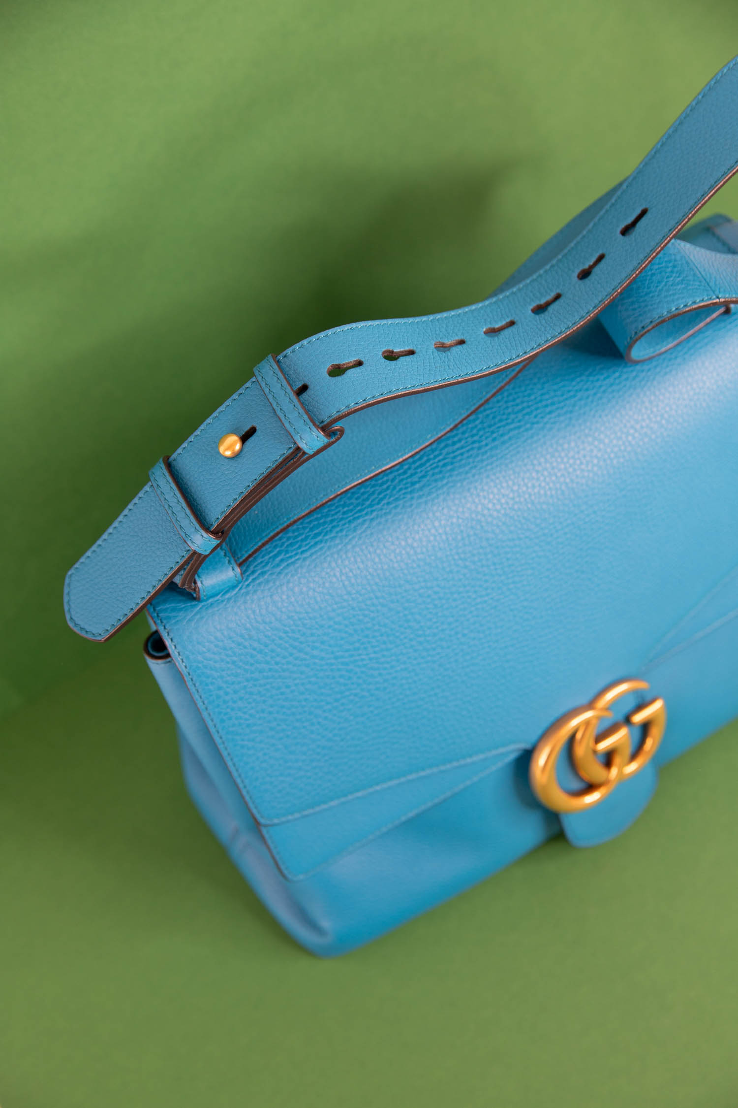 Gucci "Marmont" Umhängetasche in Hellblau