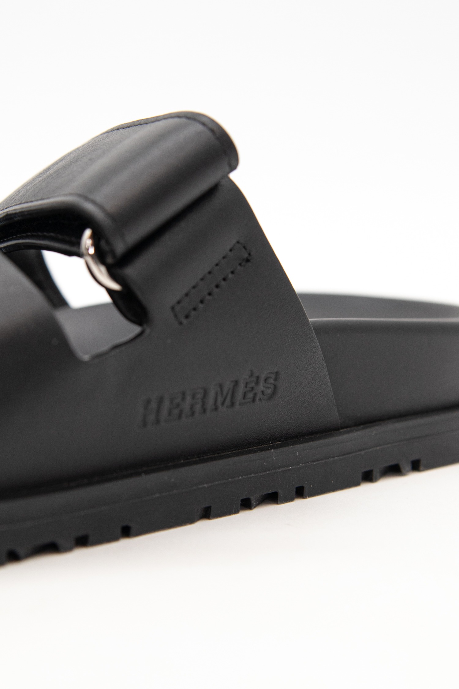 Hermès "Chypre" Sandalen in Schwarz und Silber