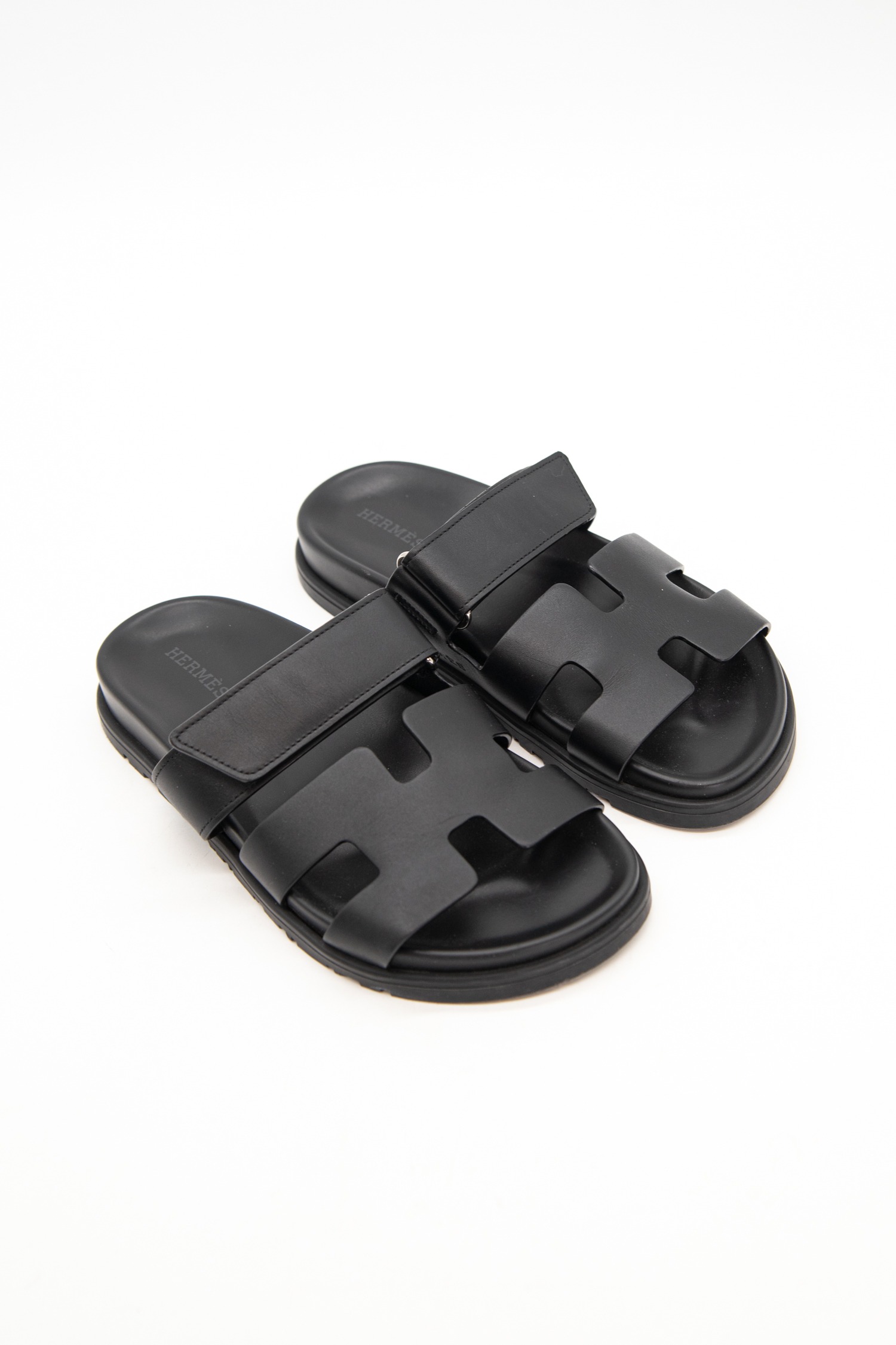 Hermès "Chypre" Sandalen in Schwarz und Silber