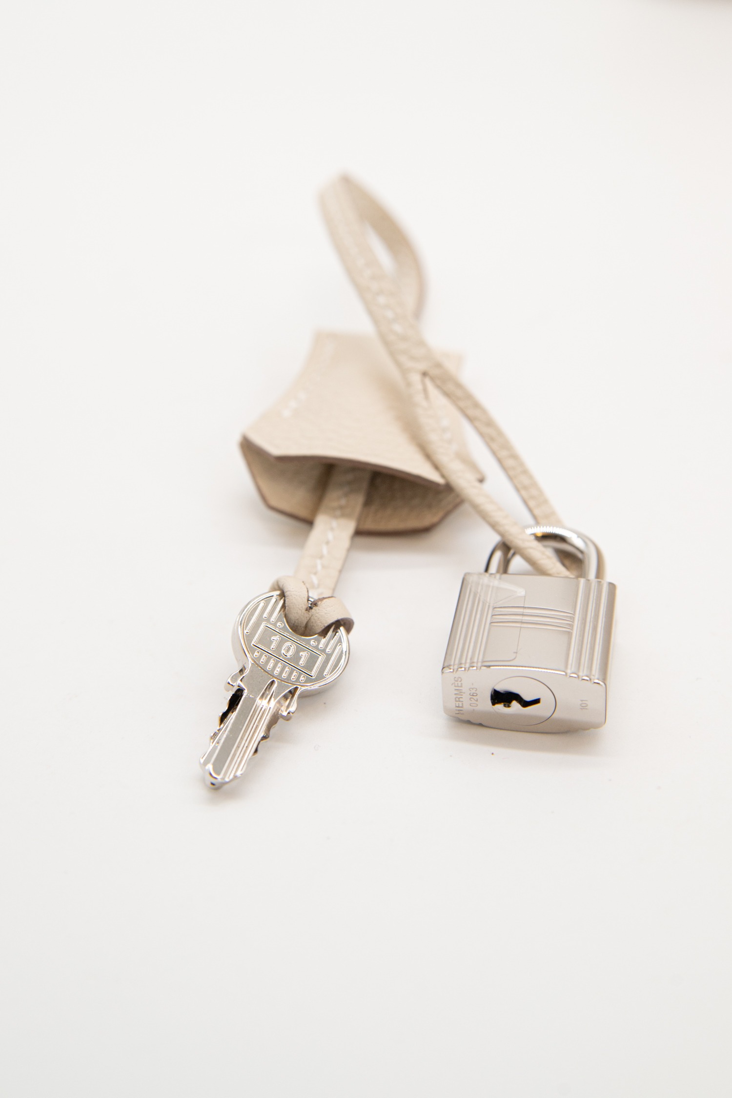 Hermès "Kelly 35" Handtasche in Ecru