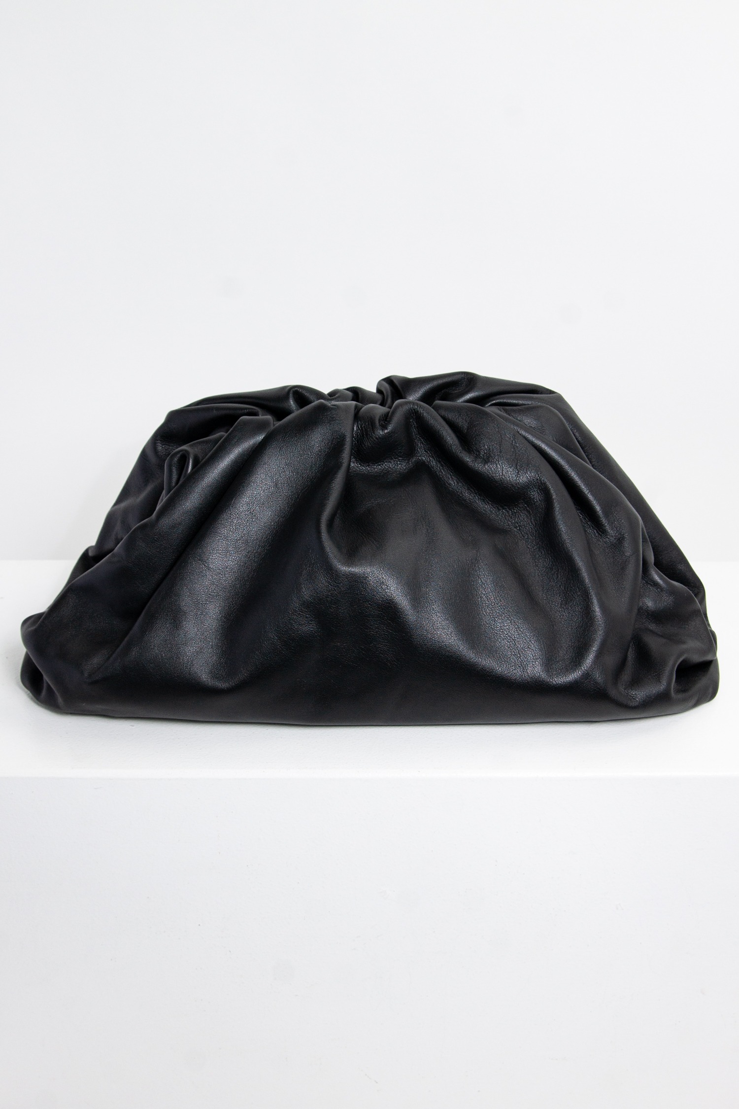 Bottega Veneta "Pouch" in schwarz