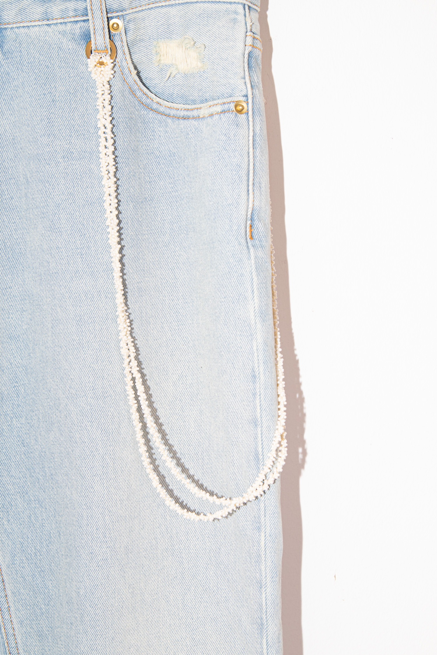 DARKPARK "Naomi" Jeans mit Kettendetail in Hellblau