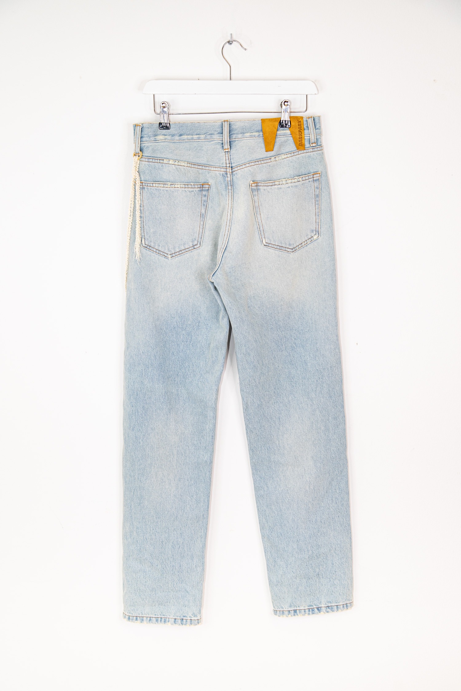 DARKPARK "Naomi" Jeans mit Kettendetail in Hellblau