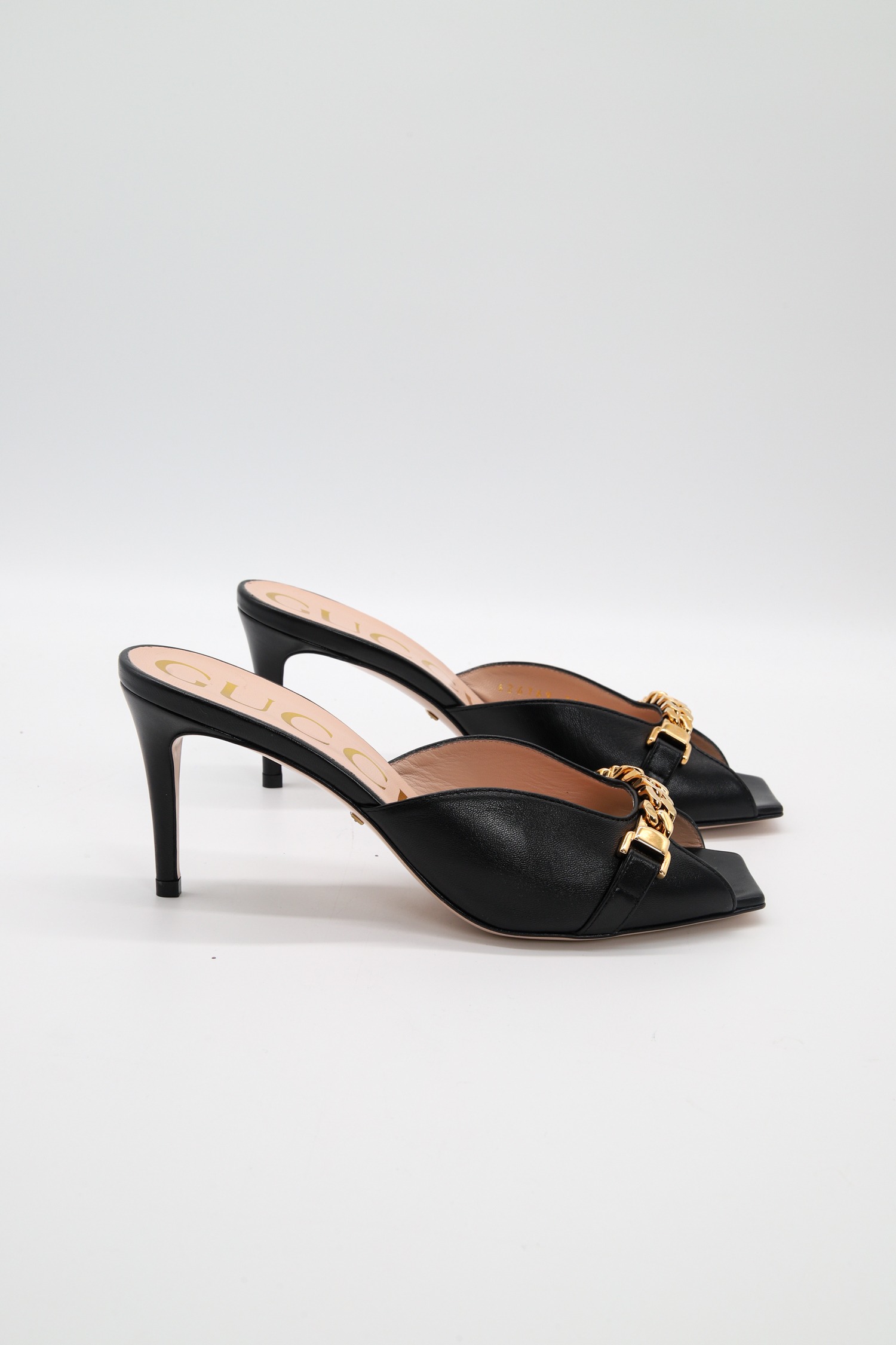 Gucci Pumps mit Kettendetail in Schwarz