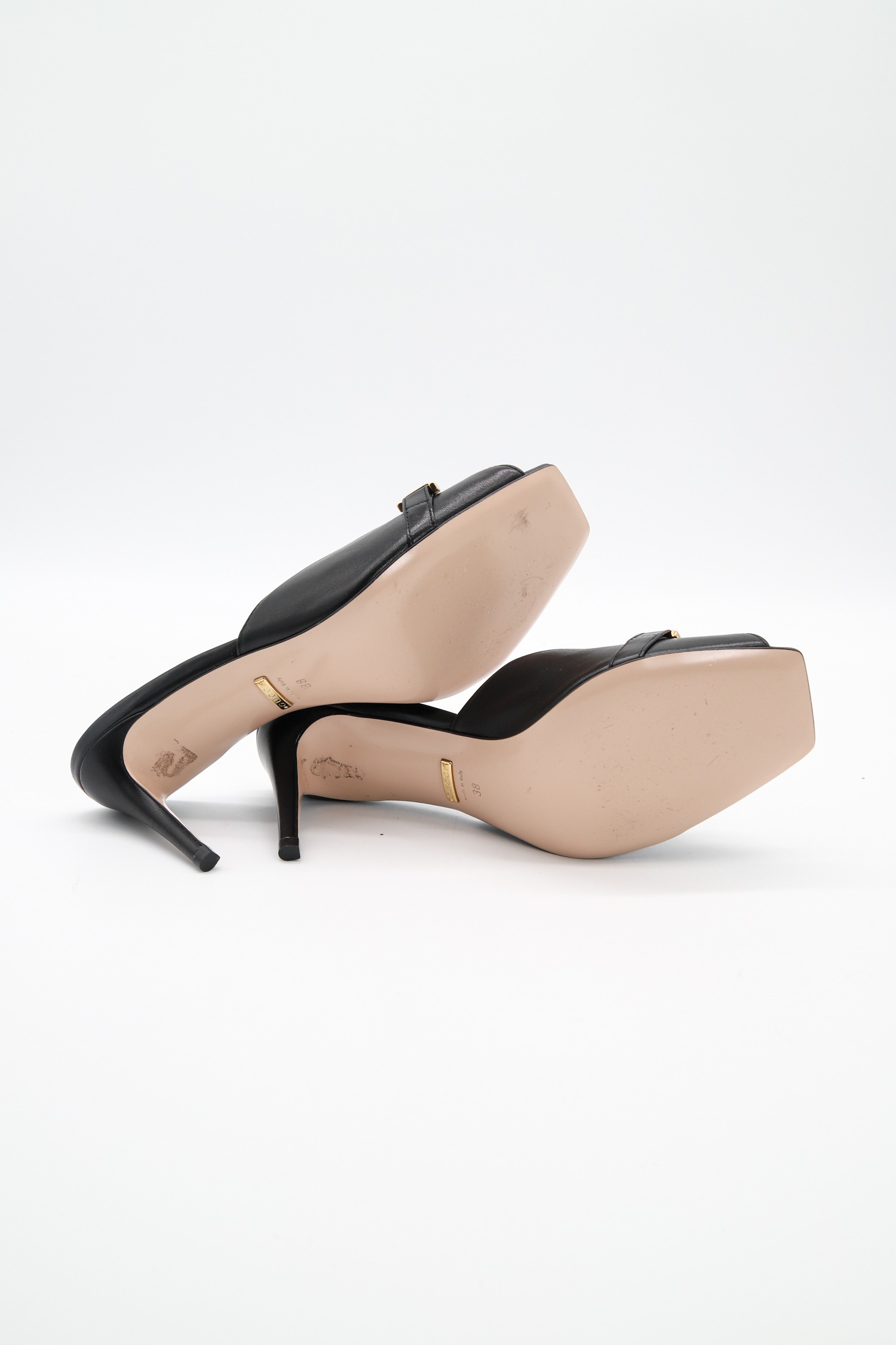 Gucci Pumps mit Kettendetail in Schwarz