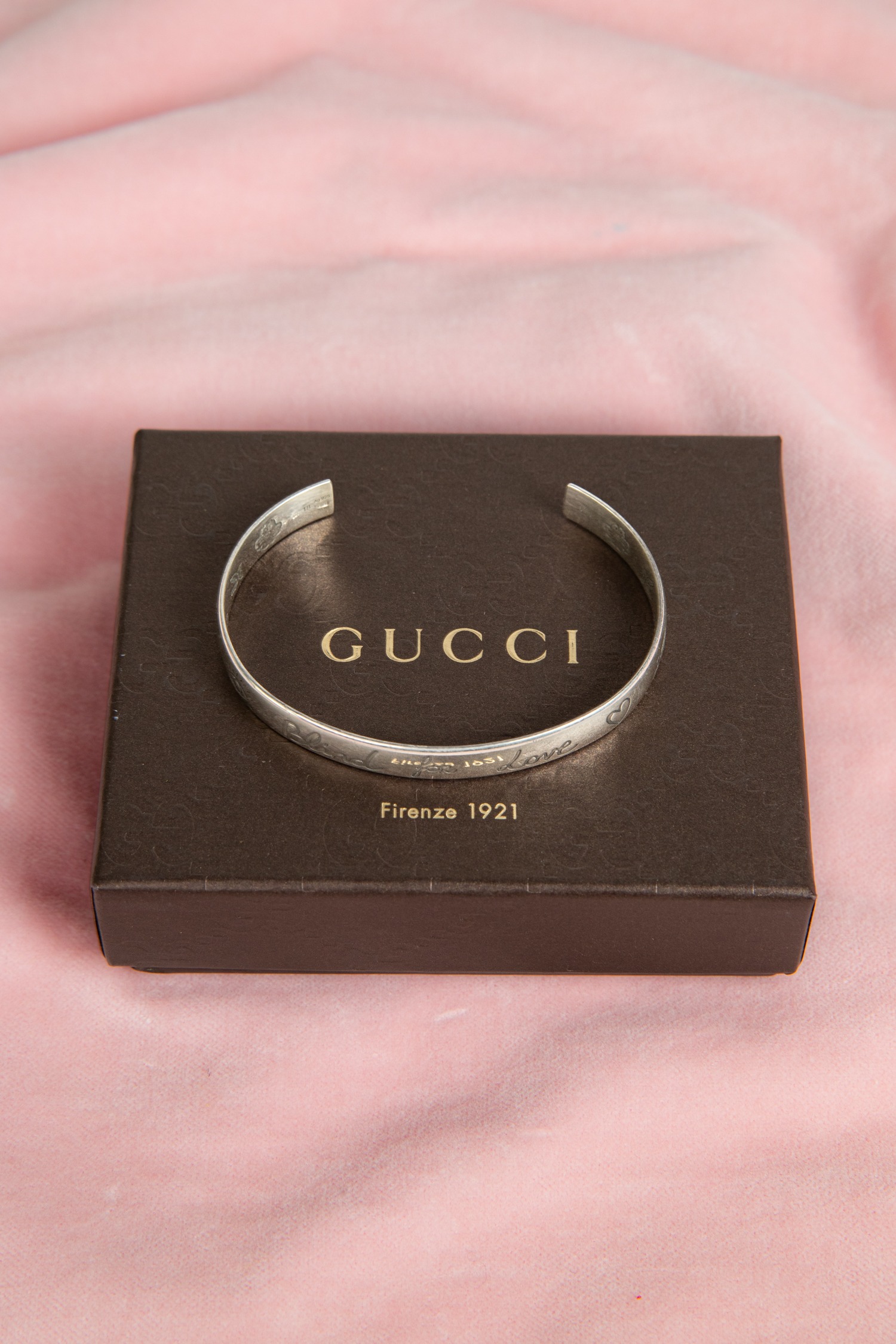 Gucci "Blind for Love" Armreif in Silber