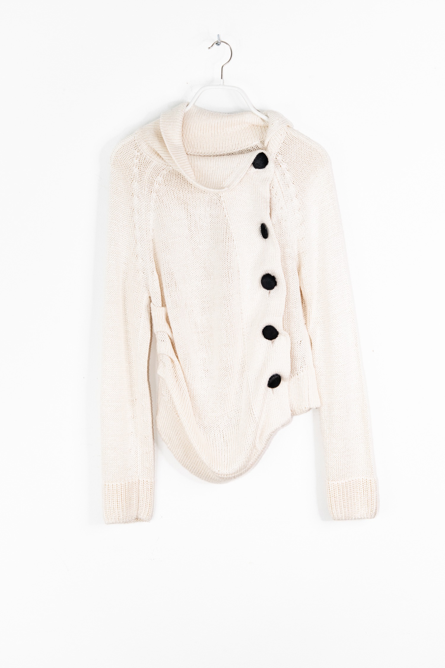 Khaite "Lorrai" Strickjacke aus Seide in Ecru und Schwarz