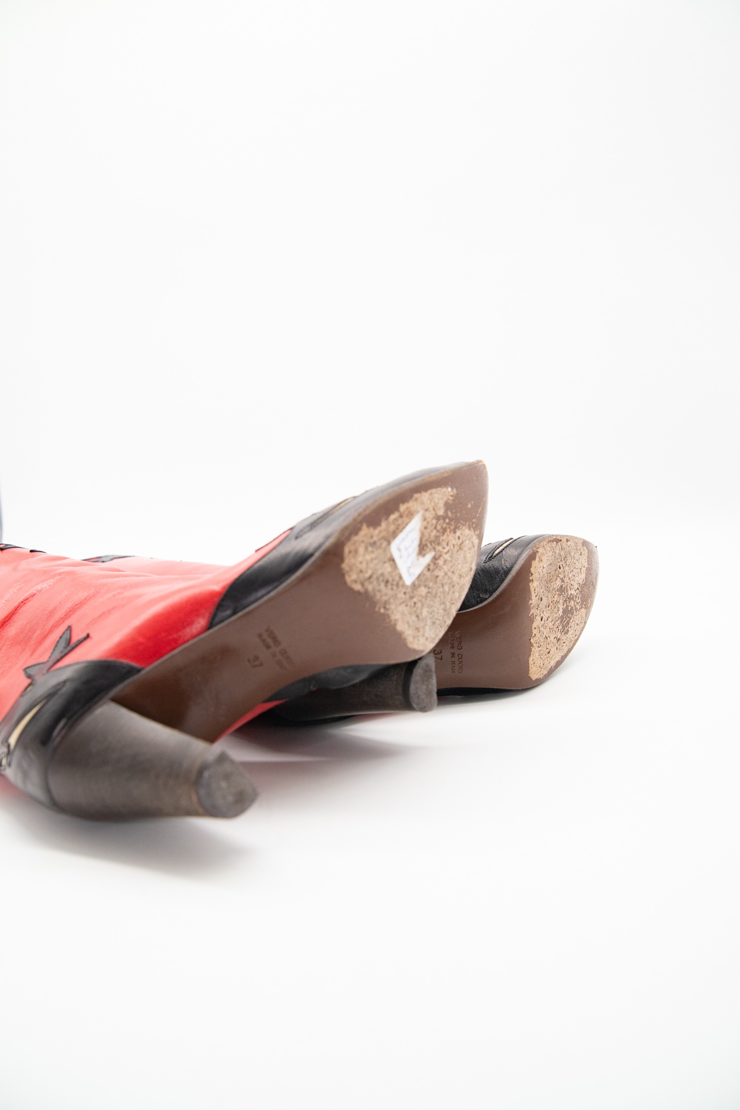 L'Autre Chose Boyboy-Boots in Rot und Schwarz