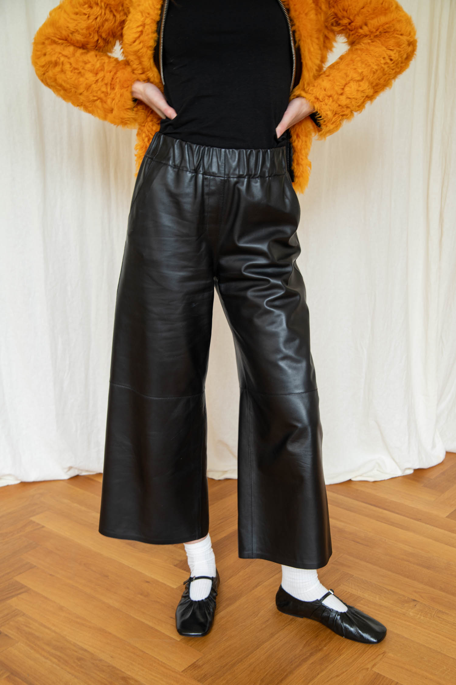 Loewe Lederhose mit Gummizug in Schwarz