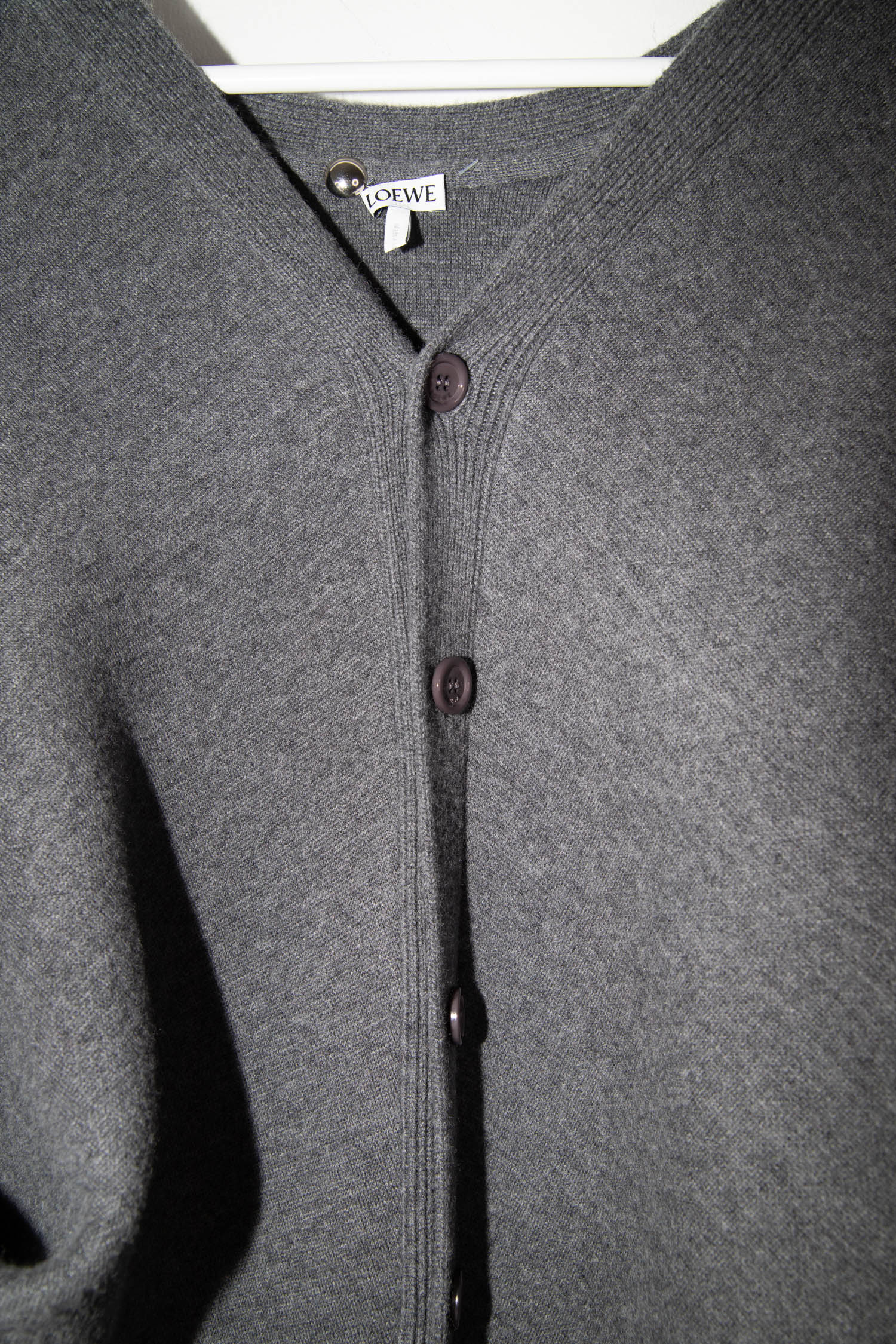 Loewe Maxi-Strickjacke mit Knopfreihe in Dunkelgraux