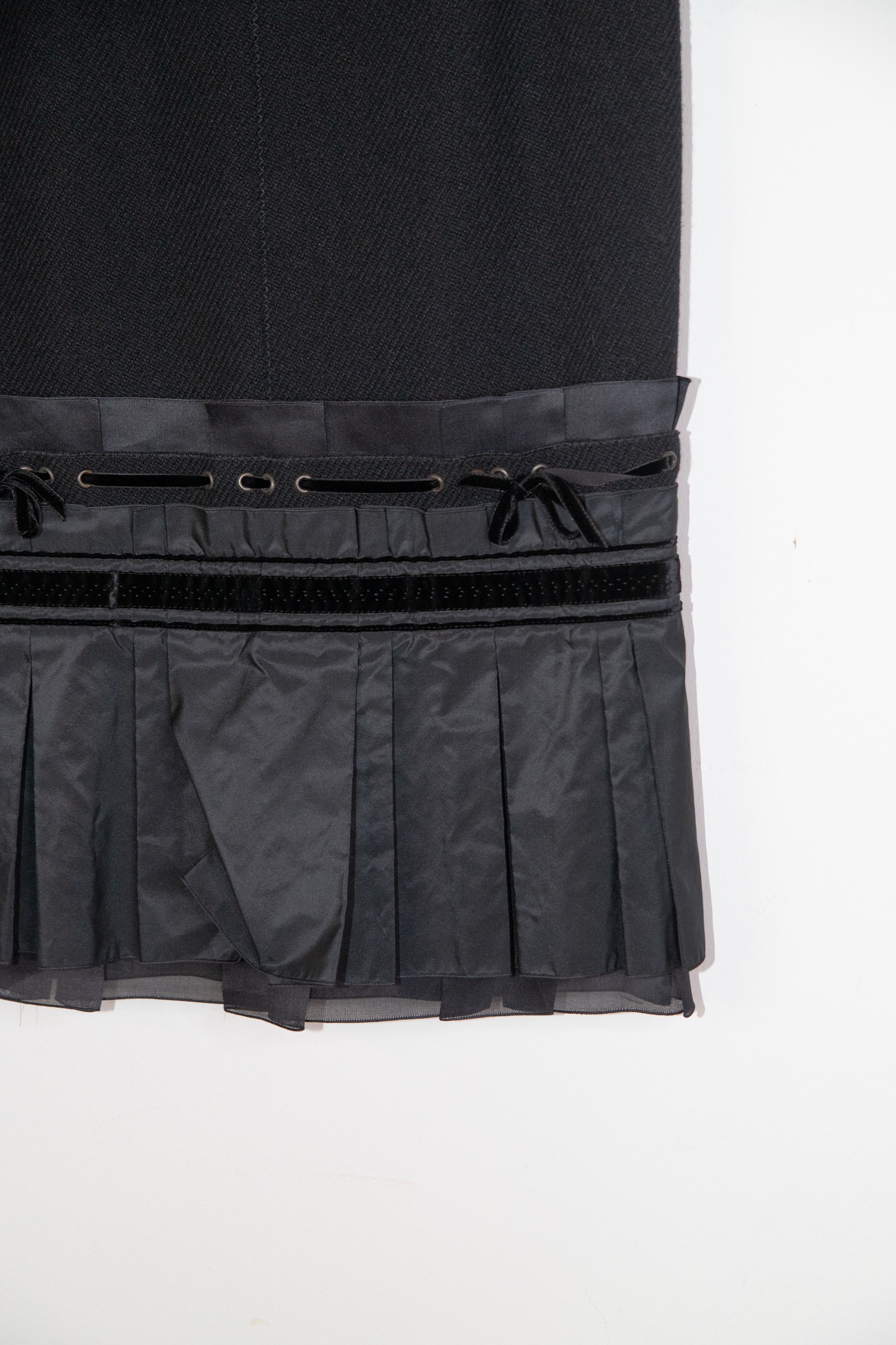 Vintage Louis Vuitton Midirock mit Faltendetails in Schwarz