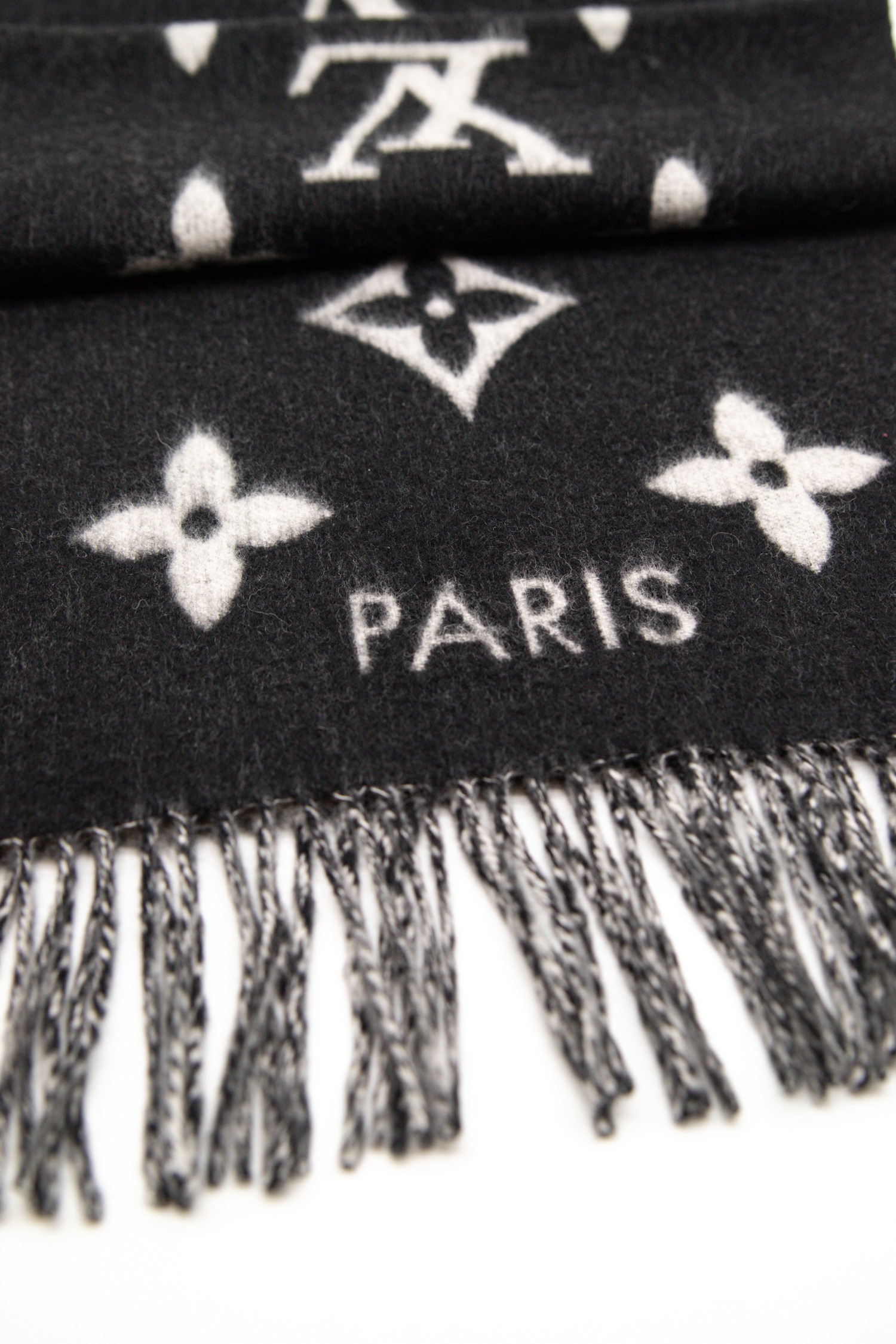 Louis Vuitton “ Reykjavik“ Schal in Schwarz und Hellgrau