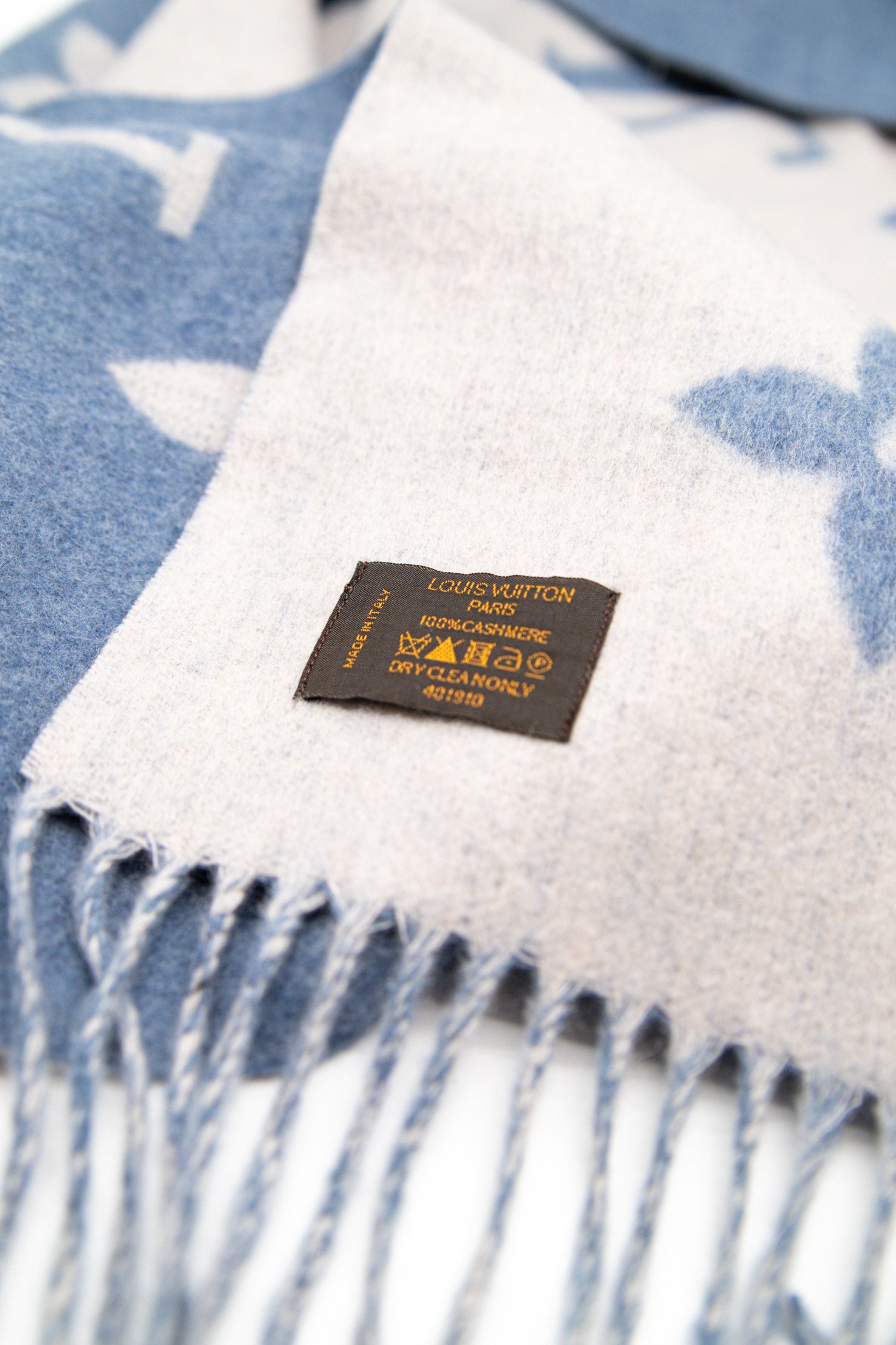 Louis Vuitton "Reykjavik" Schal in Blau und Hellgrau