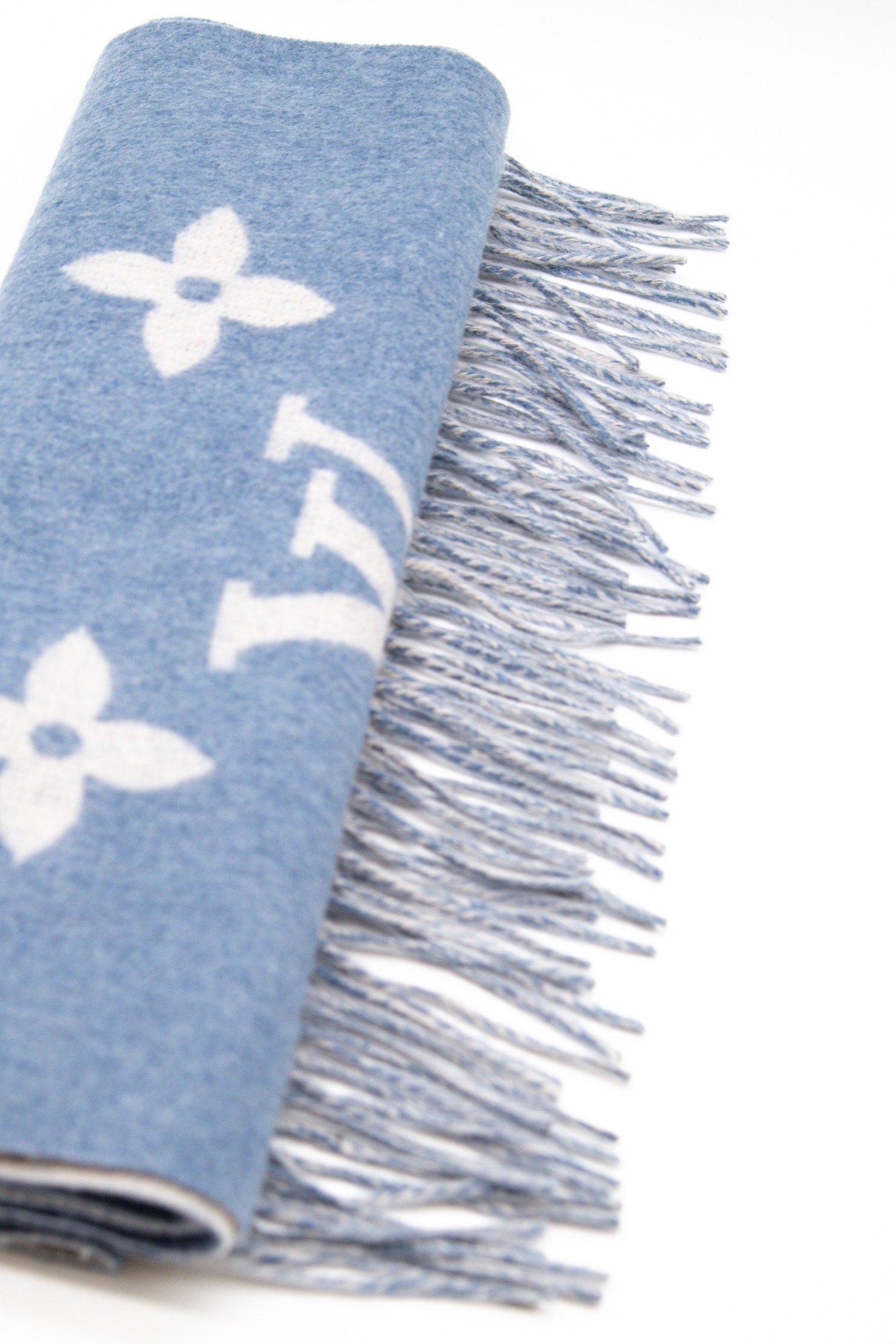 Louis Vuitton "Reykjavik" Schal in Blau und Hellgrau