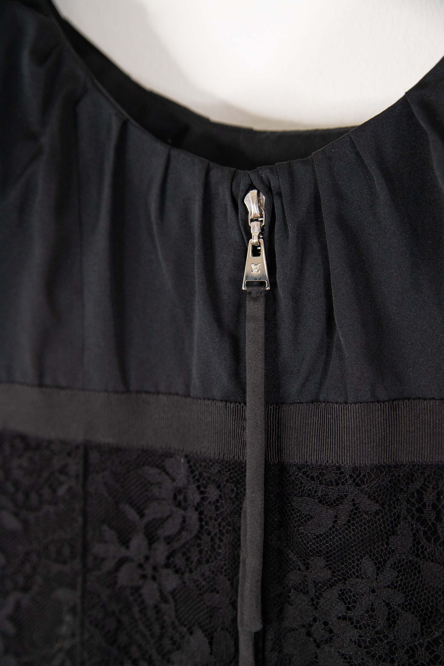 Louis Vuitton Minikleid mit Spitze in Schwarz