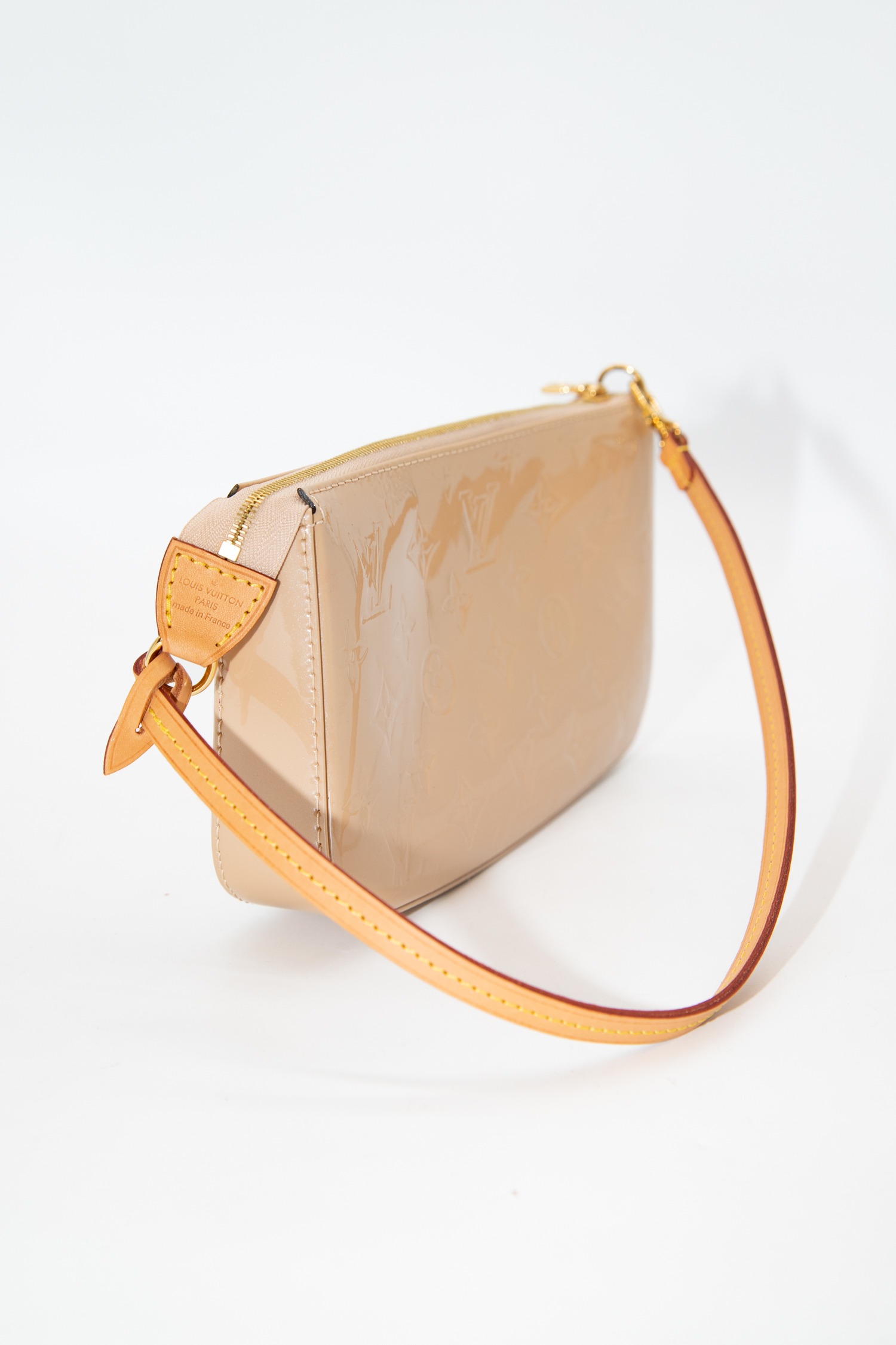 Louis Vuitton Handtasche aus Lackleder in Beige