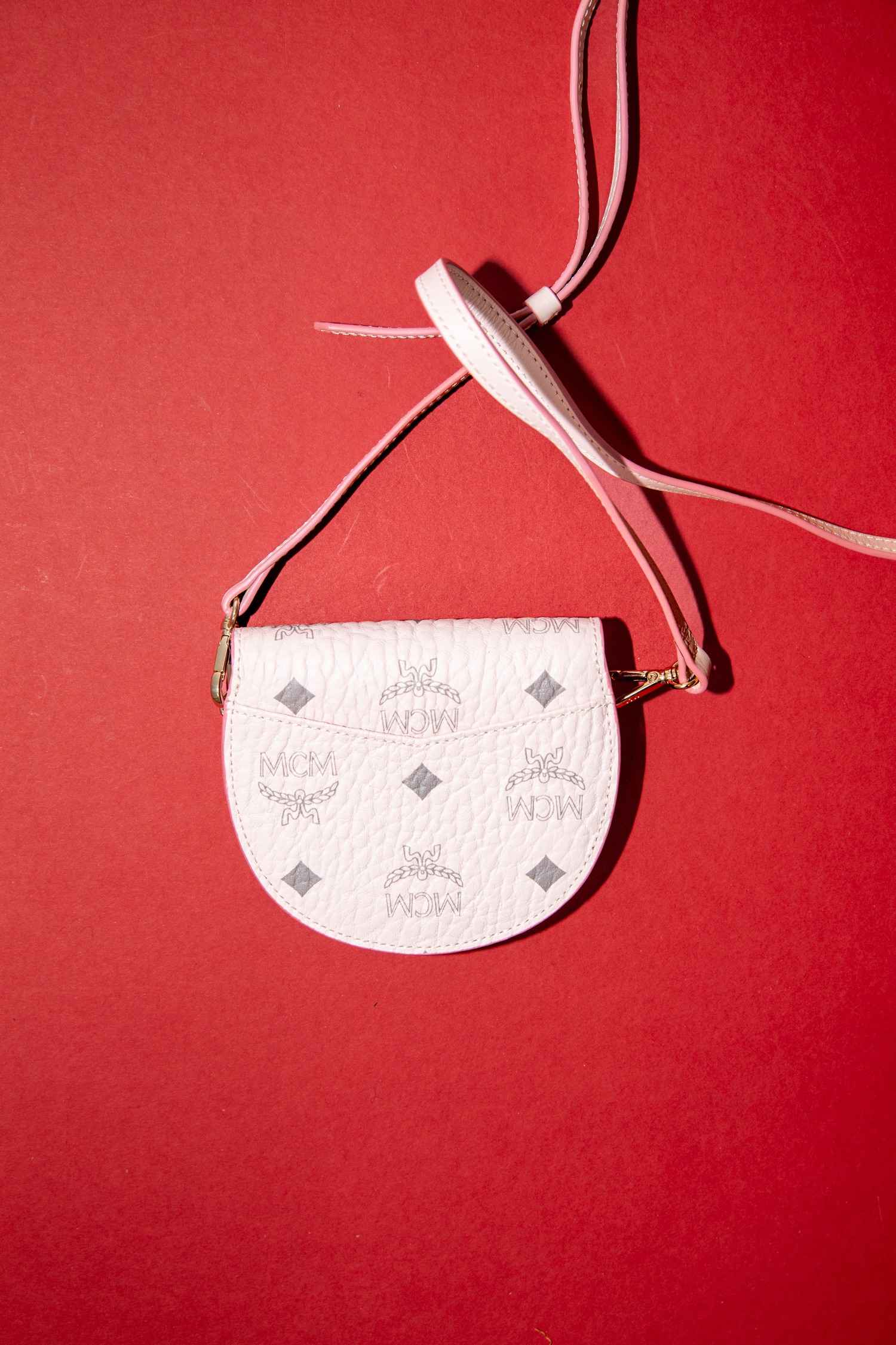 MCM "Patricia" Portemonnaie zum Umhängen in Rosa und Silber