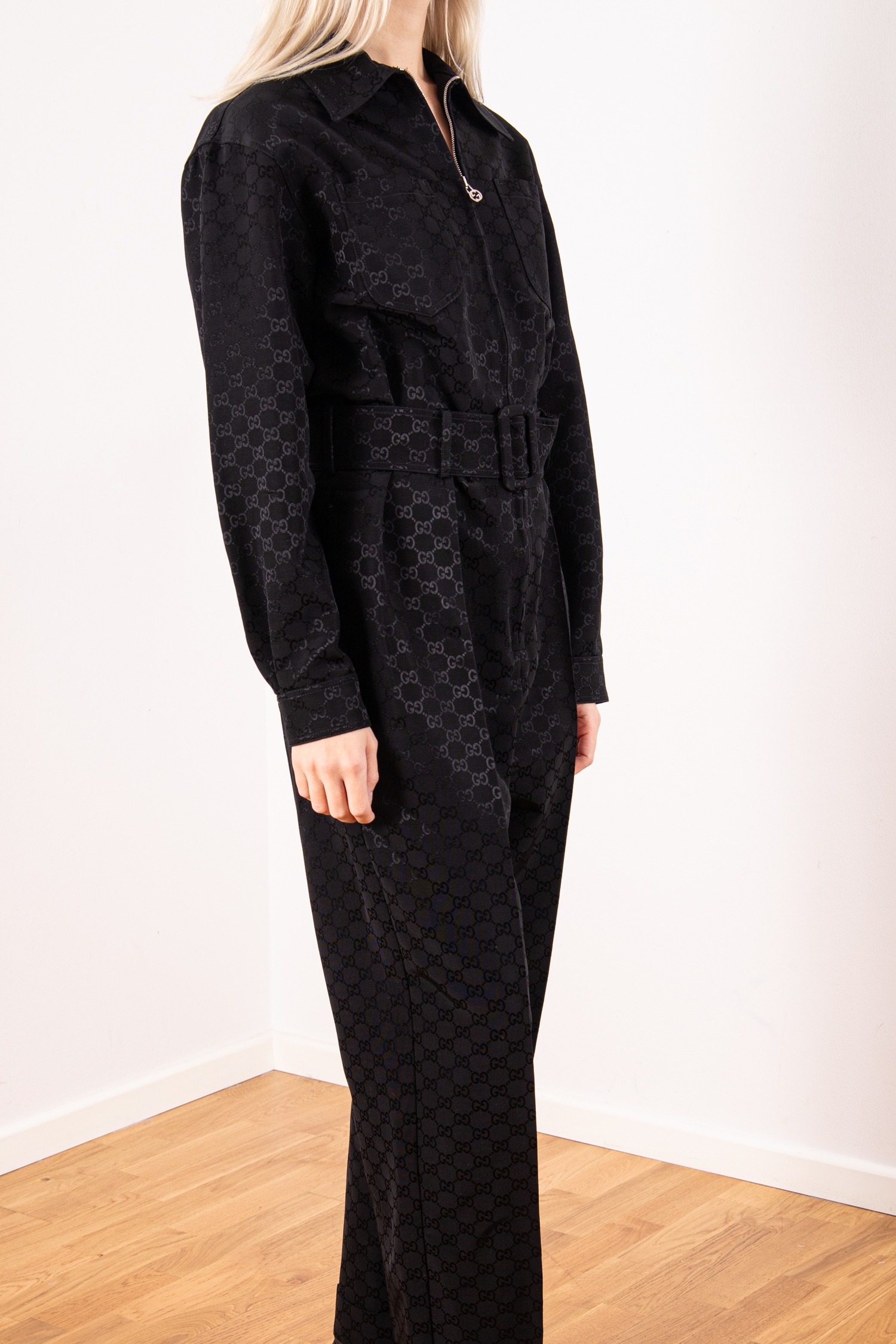 Gucci Monogramm Jumpsuit mit Gürtel in Schwarz