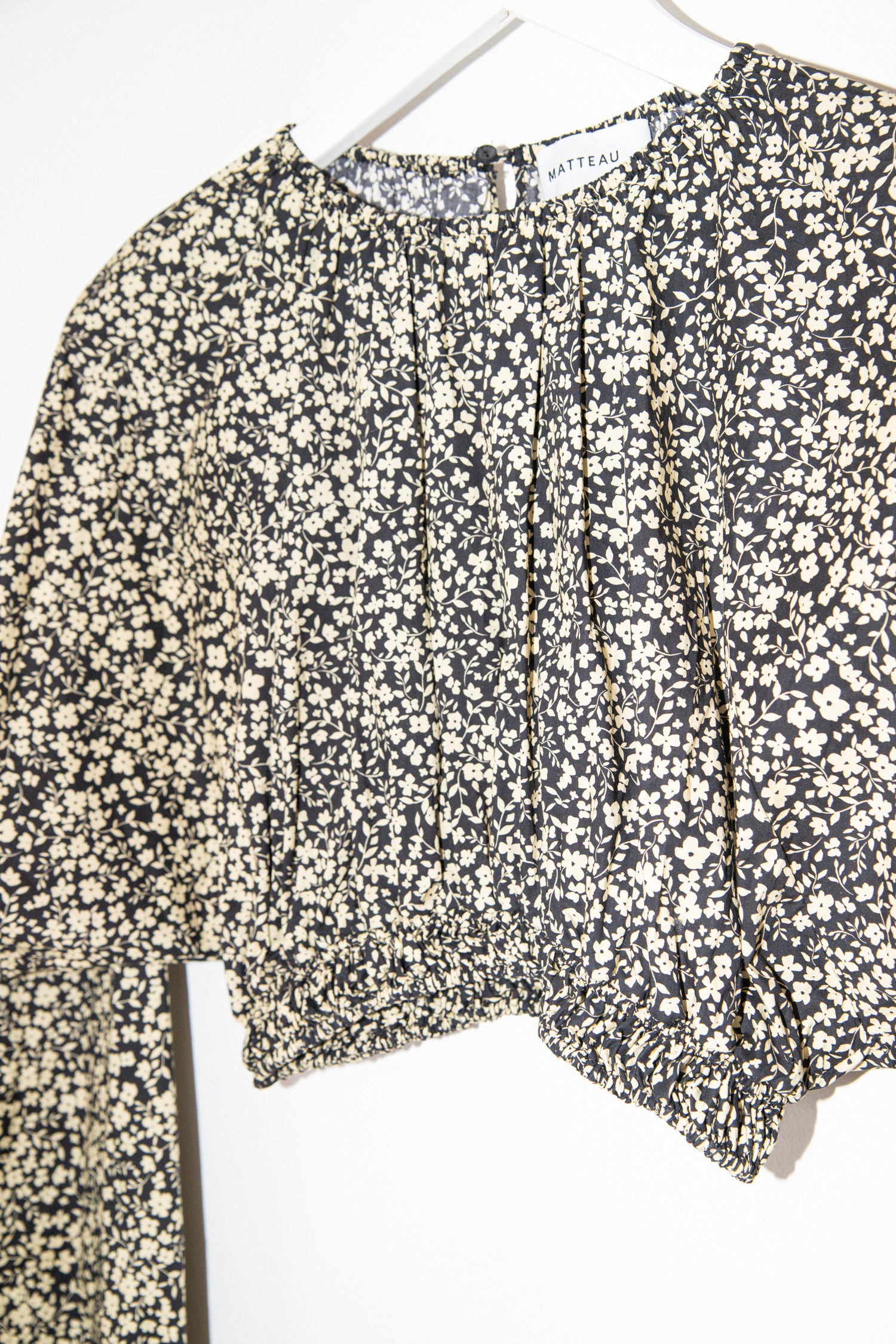 Matteau Bluse mit Blumenmuster in Schwarz und Hellbeige