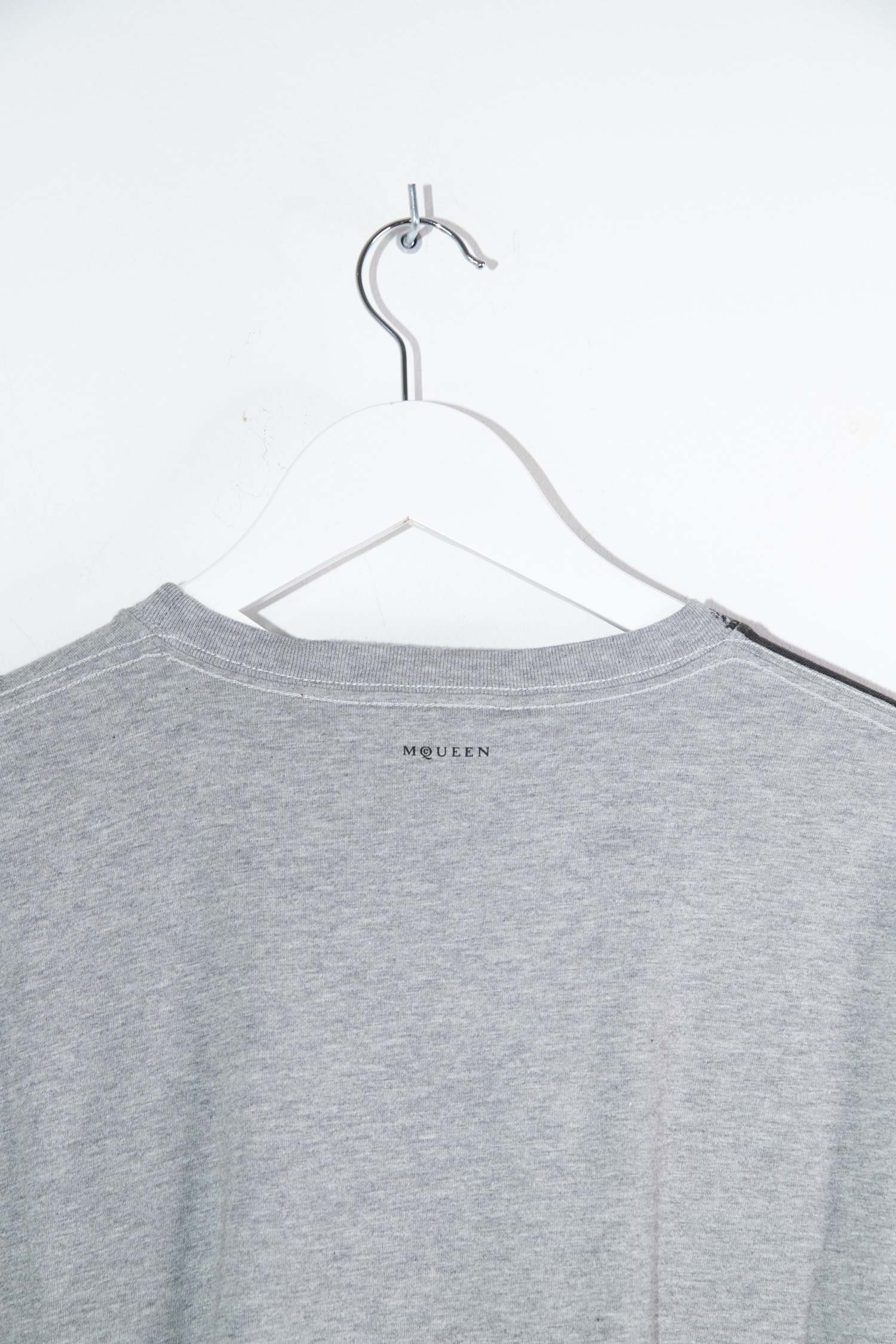 Alexander McQueen Oversized T-Shirt in Hellgrau und Schwarz