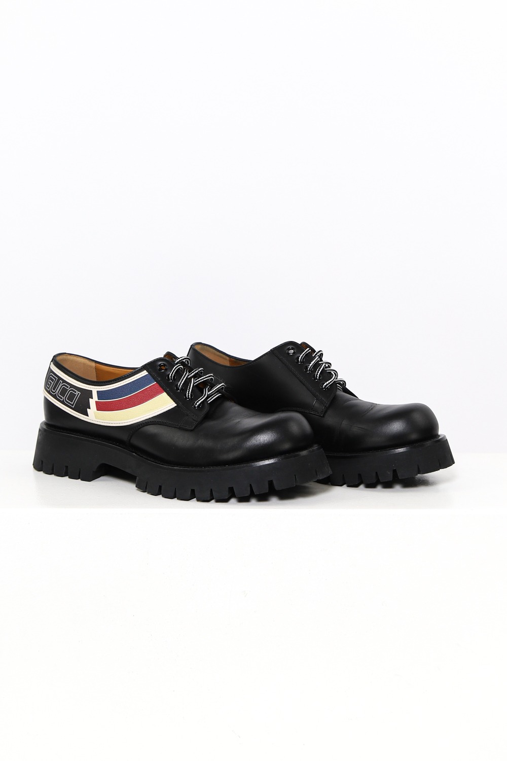 Gucci Schnürschuhe in Schwarz