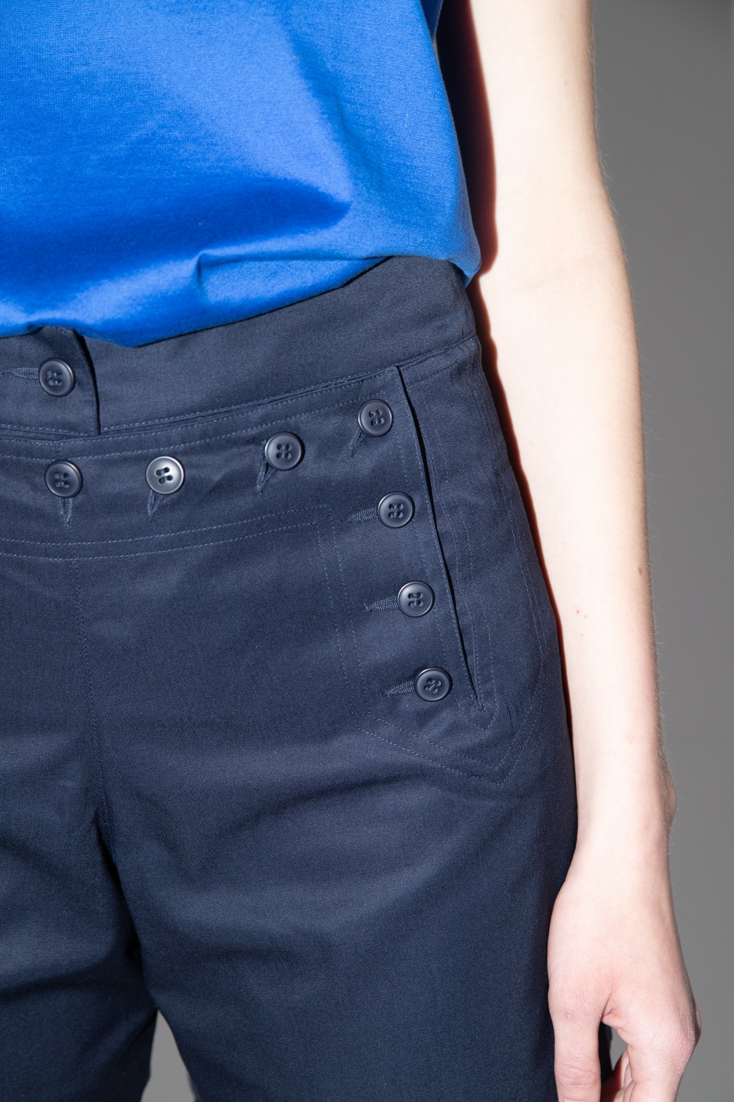 Miu Miu Shorts im Marine-Stil im Dunkelblau