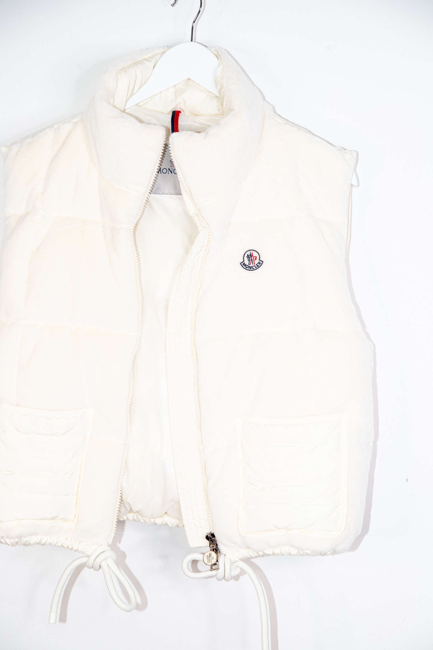 Moncler "Arques" Daunenweste in Weiß