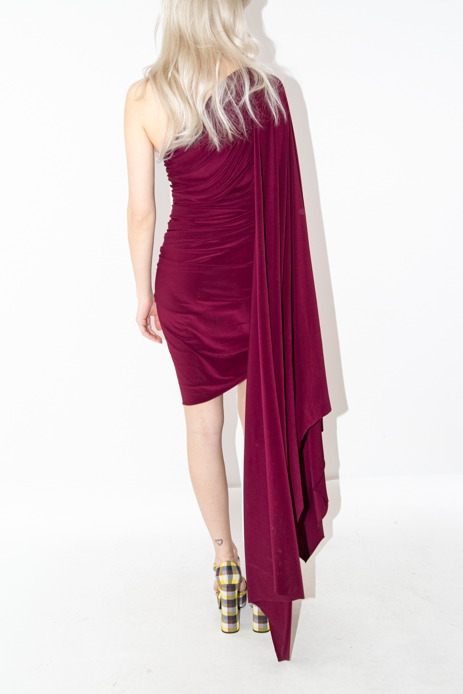 Norma Kamali Kleid mit Raffung in Aubergine