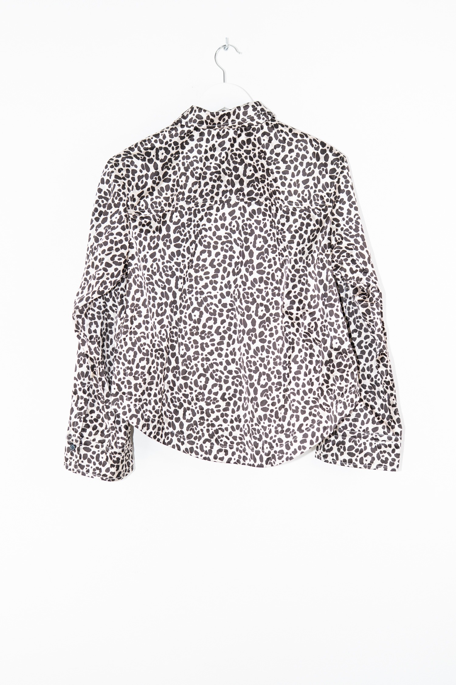 Odeeh Bluse mit Leomuster in Hellgrau und Schwarz