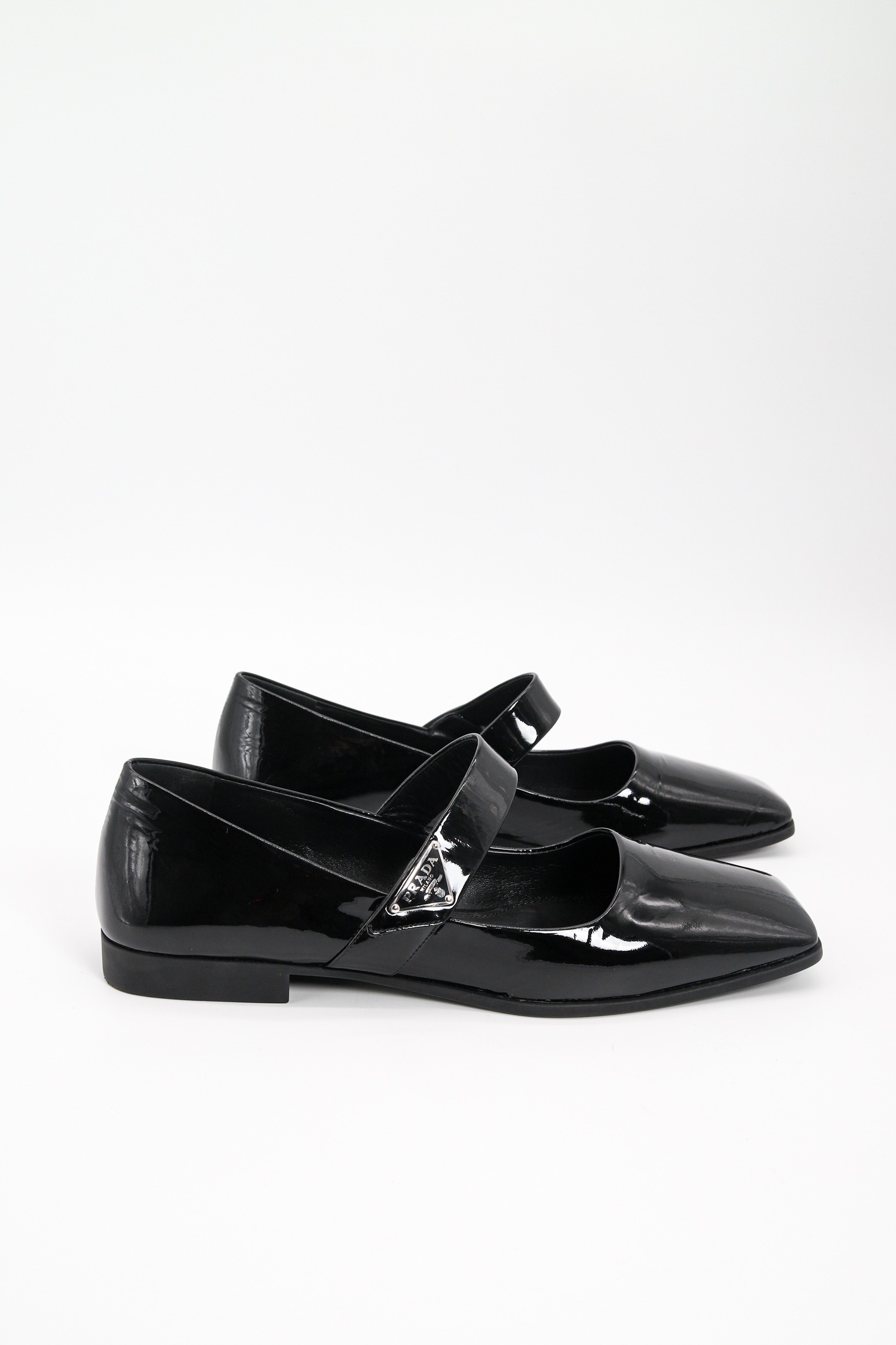 PRADA Mary-Jane-Ballerina in schwarzem Lackleder