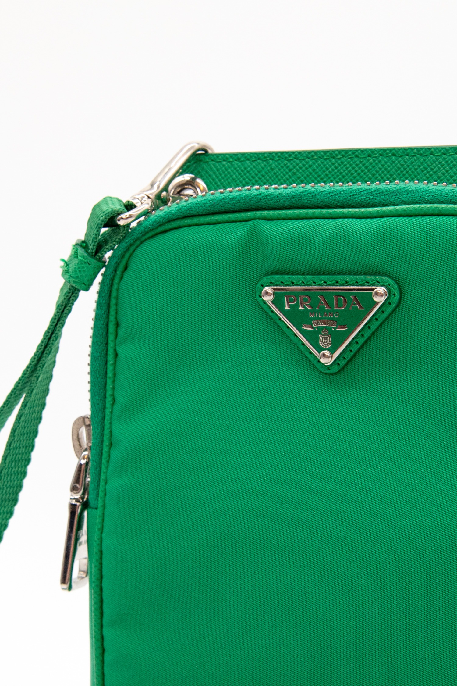 Prada Smartphone Tasche aus Re-Nylon in Grün und Silber