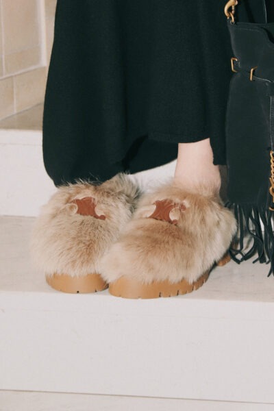 Celine "Bulky" Lammfell Clogs in Hellbeige und Braun