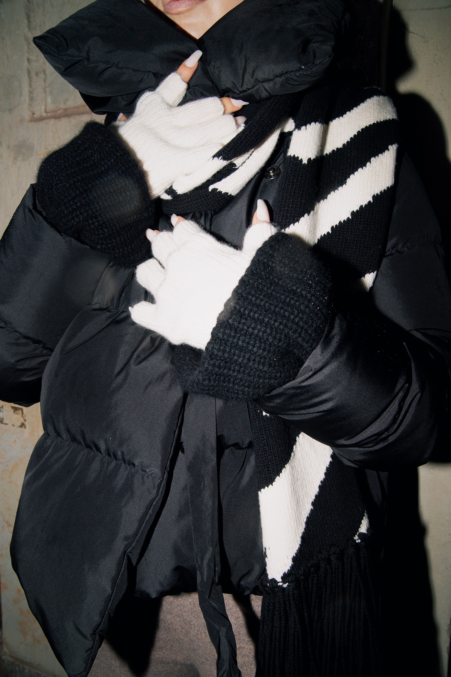 Bacon Daunenjacke mit Schleife in Schwarz