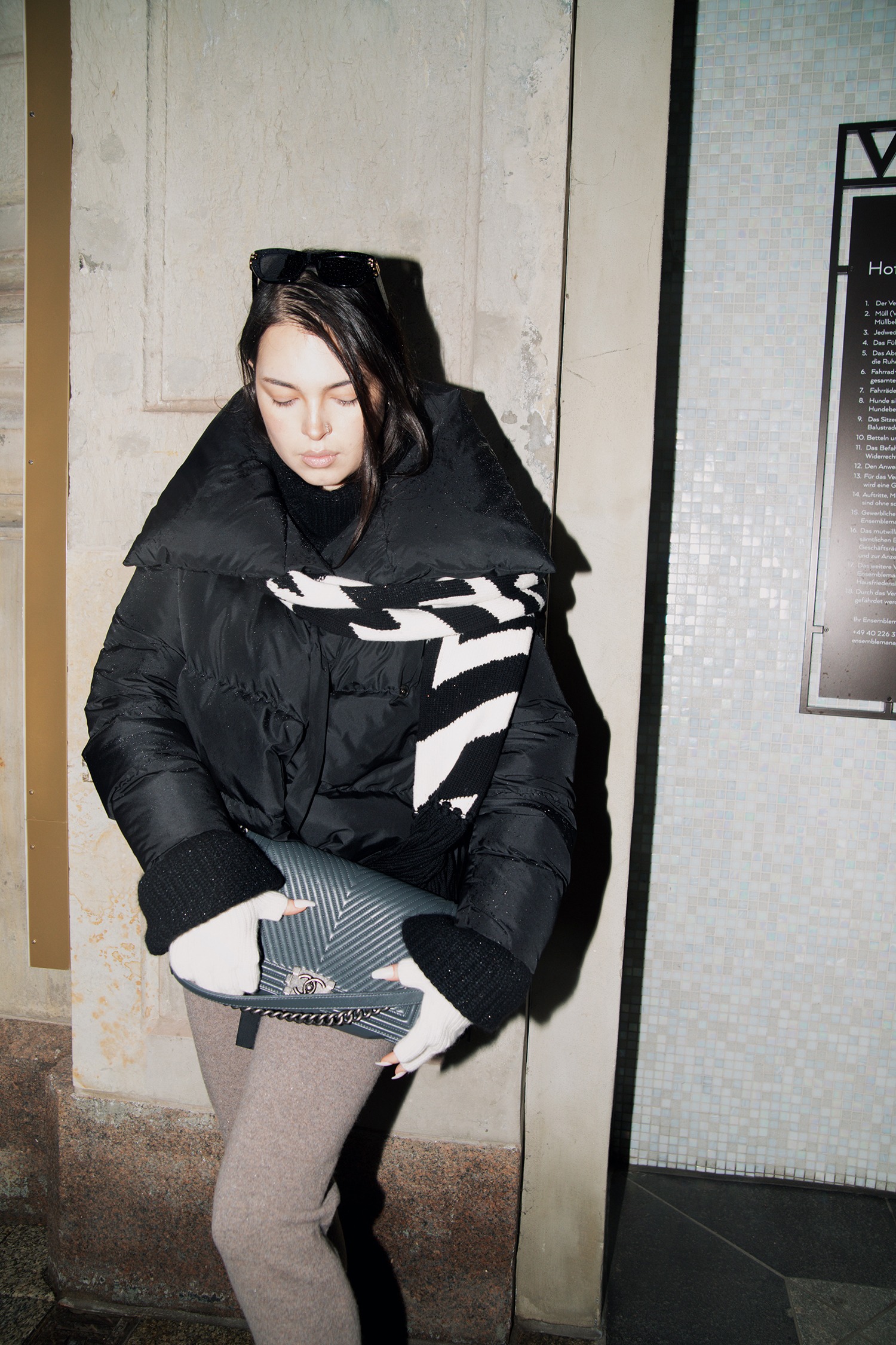 Bacon Daunenjacke mit Schleife in Schwarz