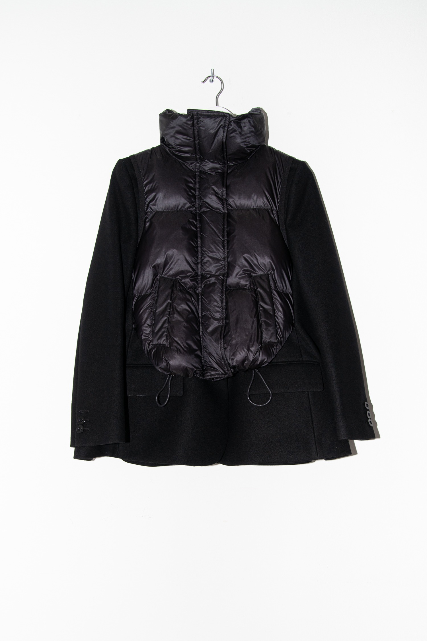 Sacai kurzer Mantel mit Weste in Schwarz