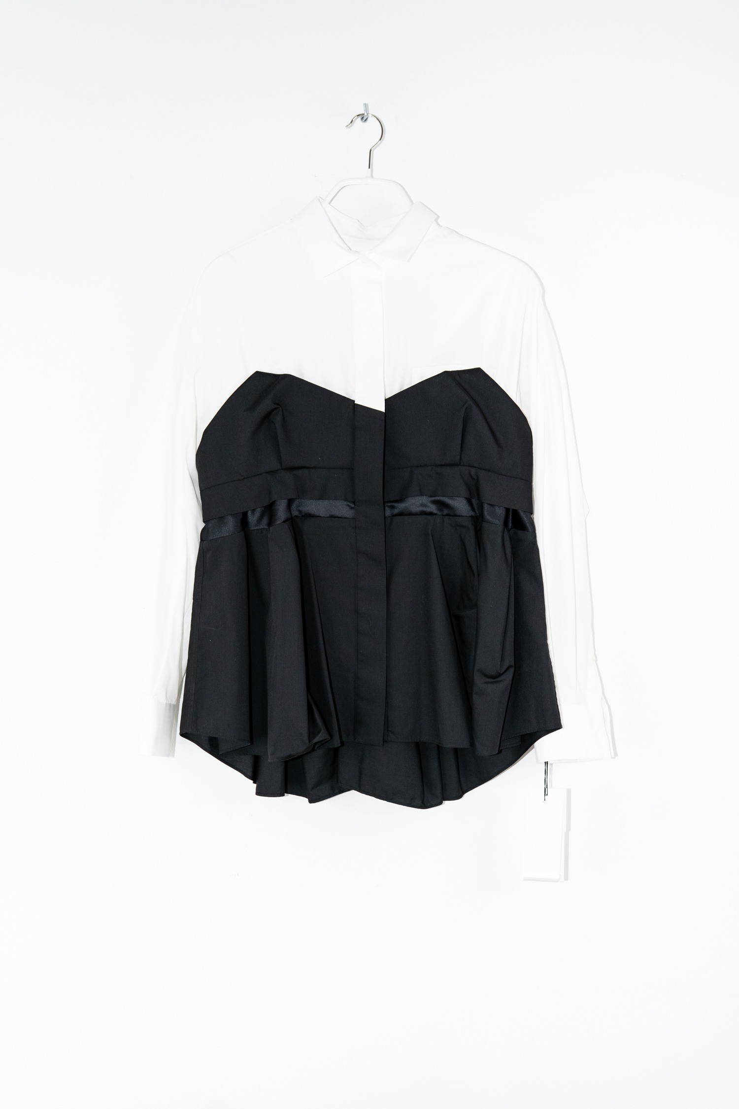 Sacai "Cotton Poplin" Bluse in Schwarz und Weiß