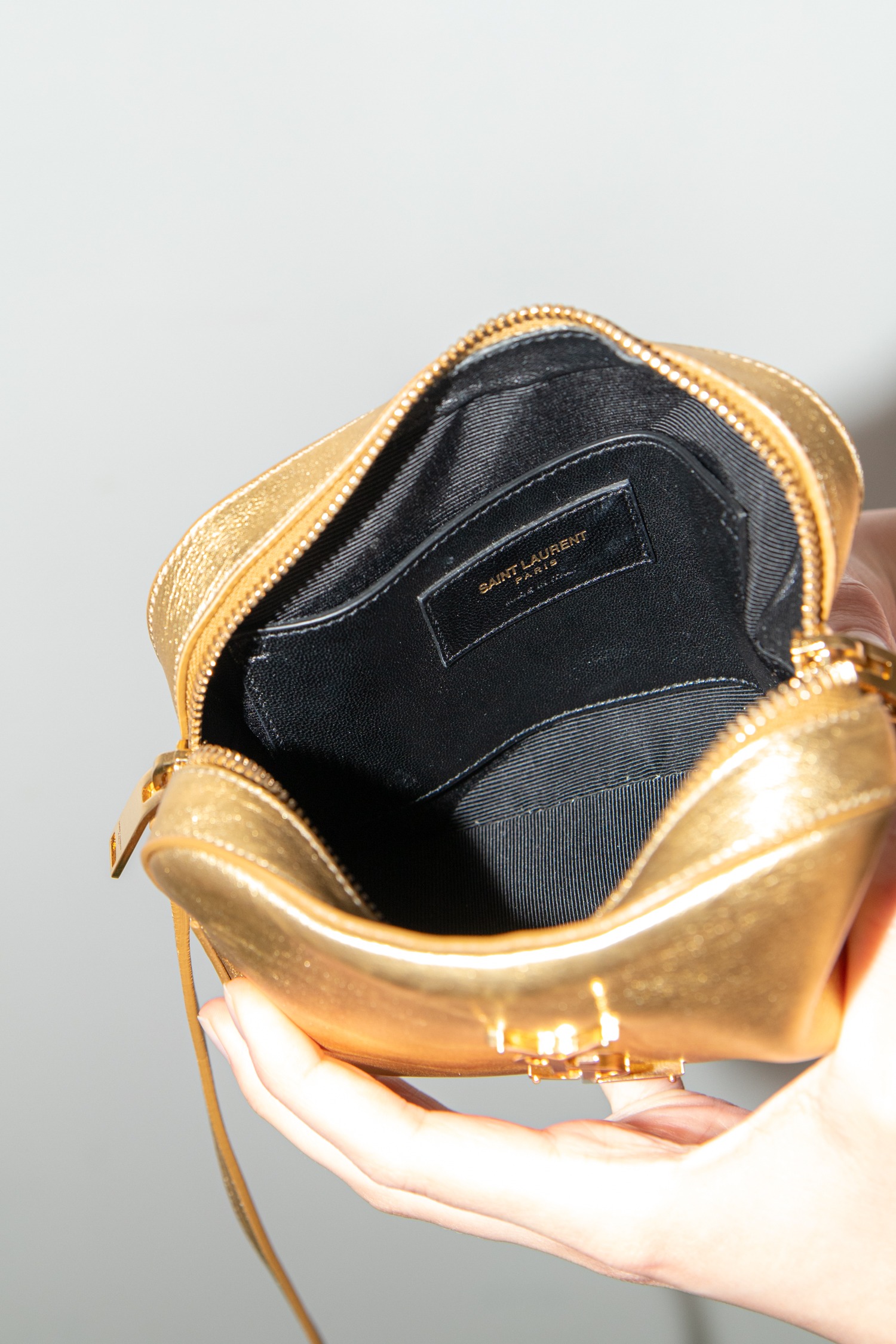Saint Laurent "Classic Camera Bag" Umhängetasche in Gold