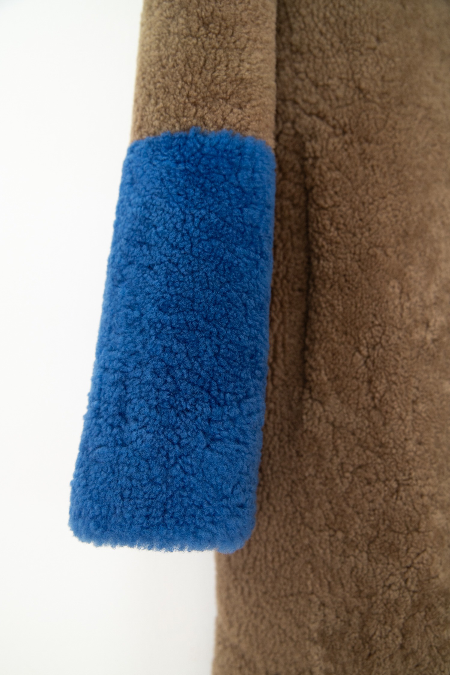 Saks Potts "Febbe" Lammfellmantel in Braun, Pink und Blau