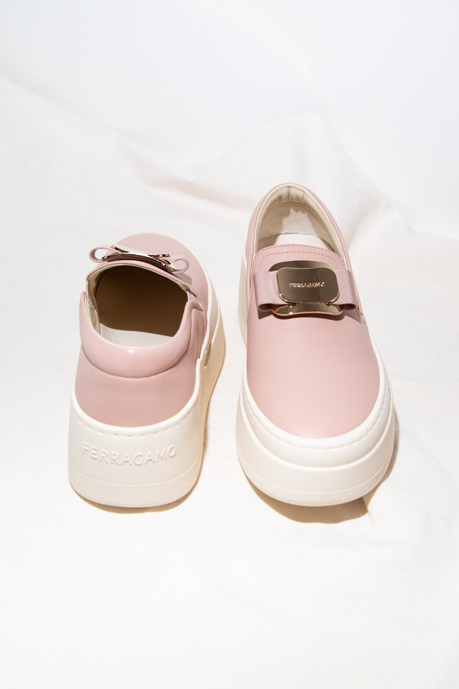 Ferragamo "New Vara Plate" Slipper in Rosa