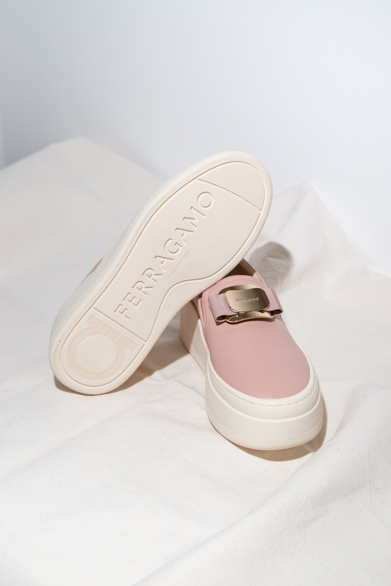 Ferragamo "New Vara Plate" Slipper in Rosa