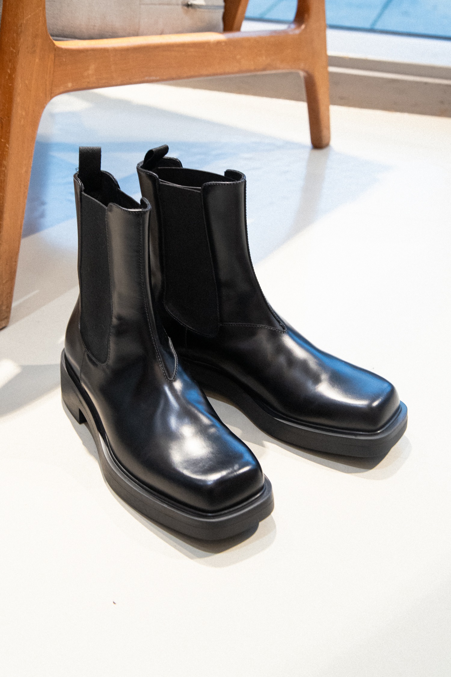 PRADA Stiefeletten mit eckiger Zehenpartie in Schwarz