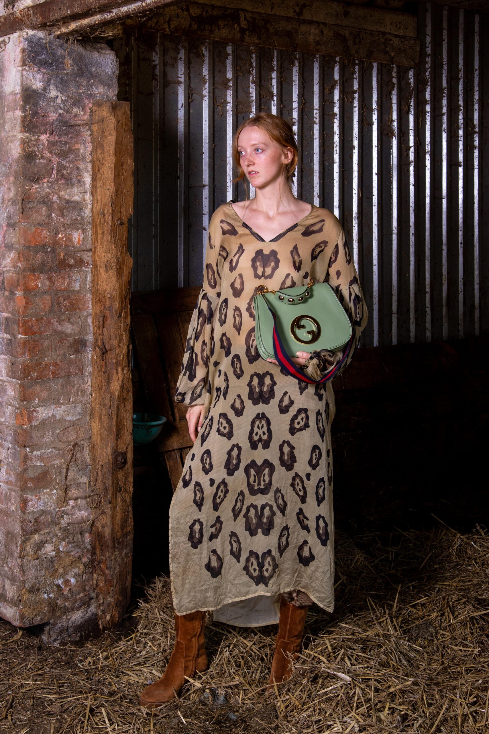 Aguaclara Maxikleid mit Leomuster in Oliv und Schwarz