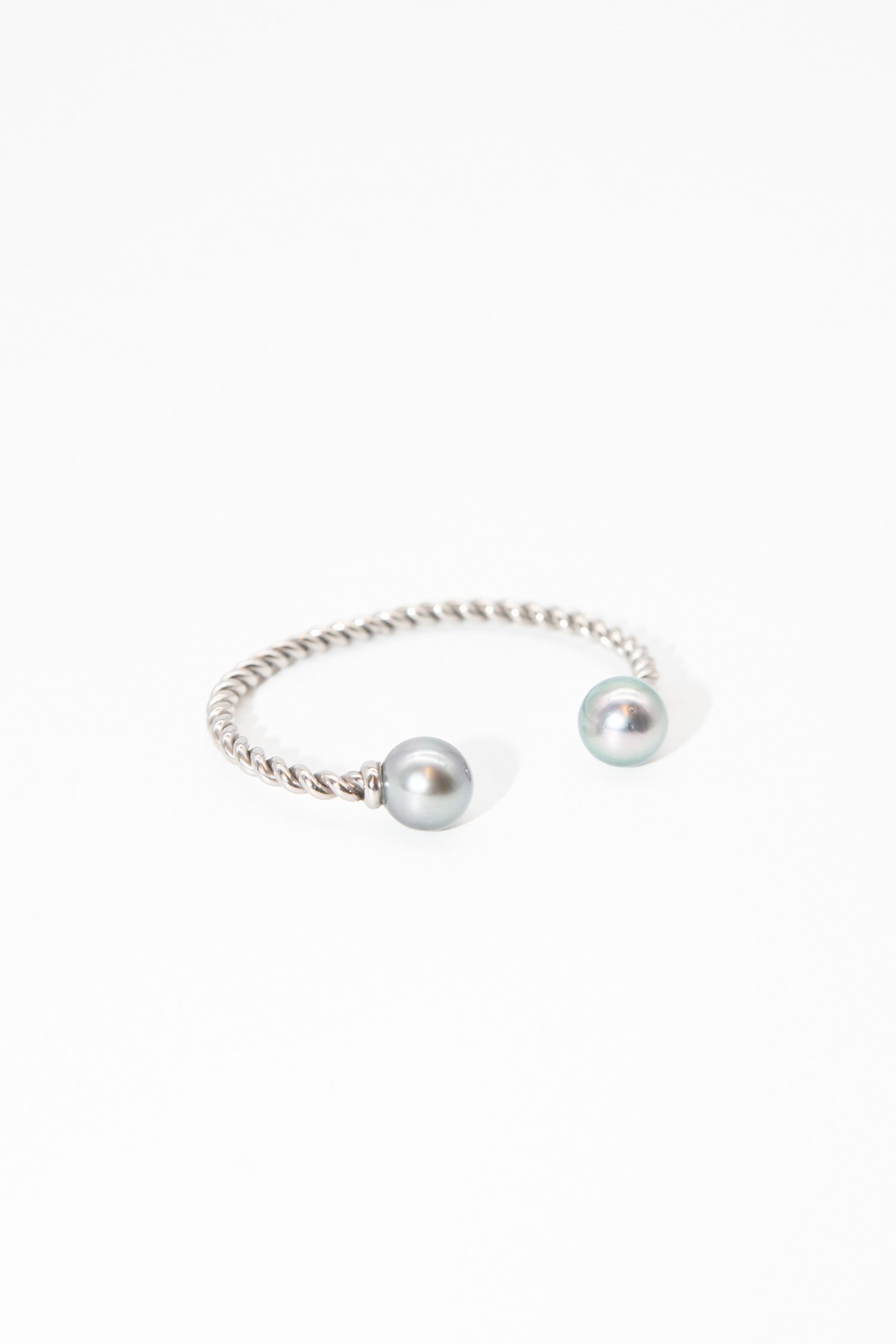 Sophie Keegan Tahiti-Perlen Armreif in Silber und Grau