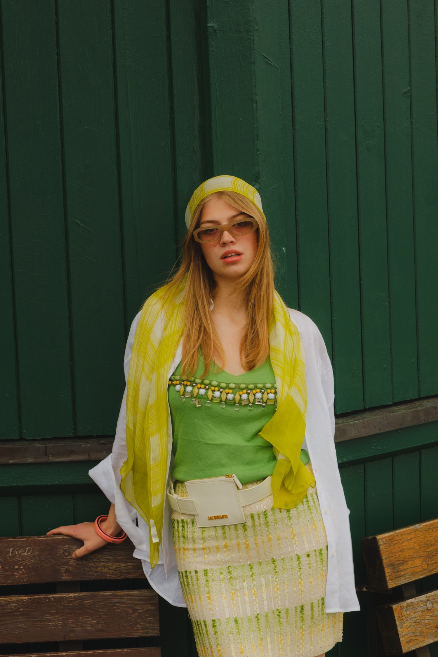 Chloé Stricktop mit Perlen in Grün, Gelb, Weiß und Silber