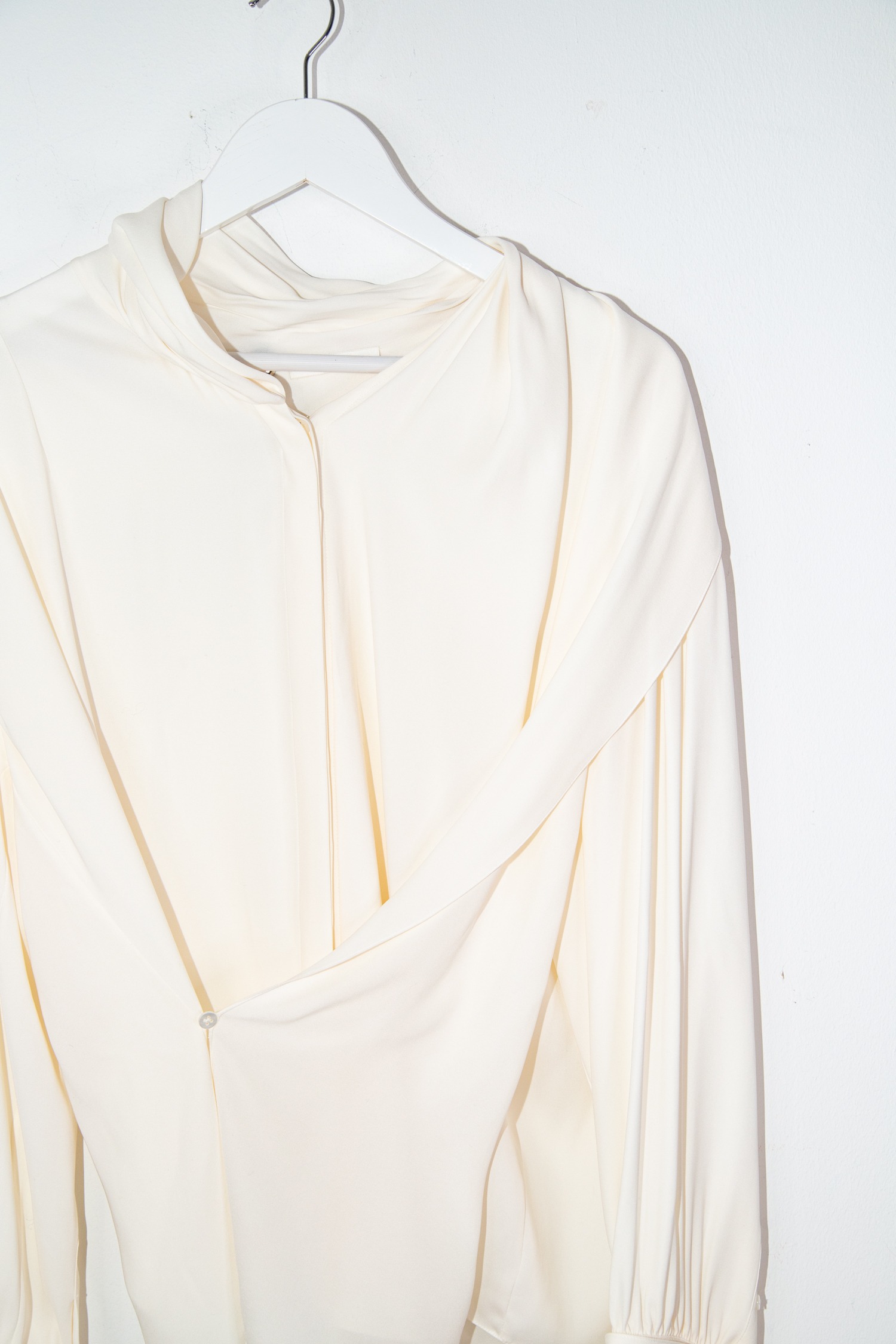 The Row "Darnelle" Seidenbluse in Ecru