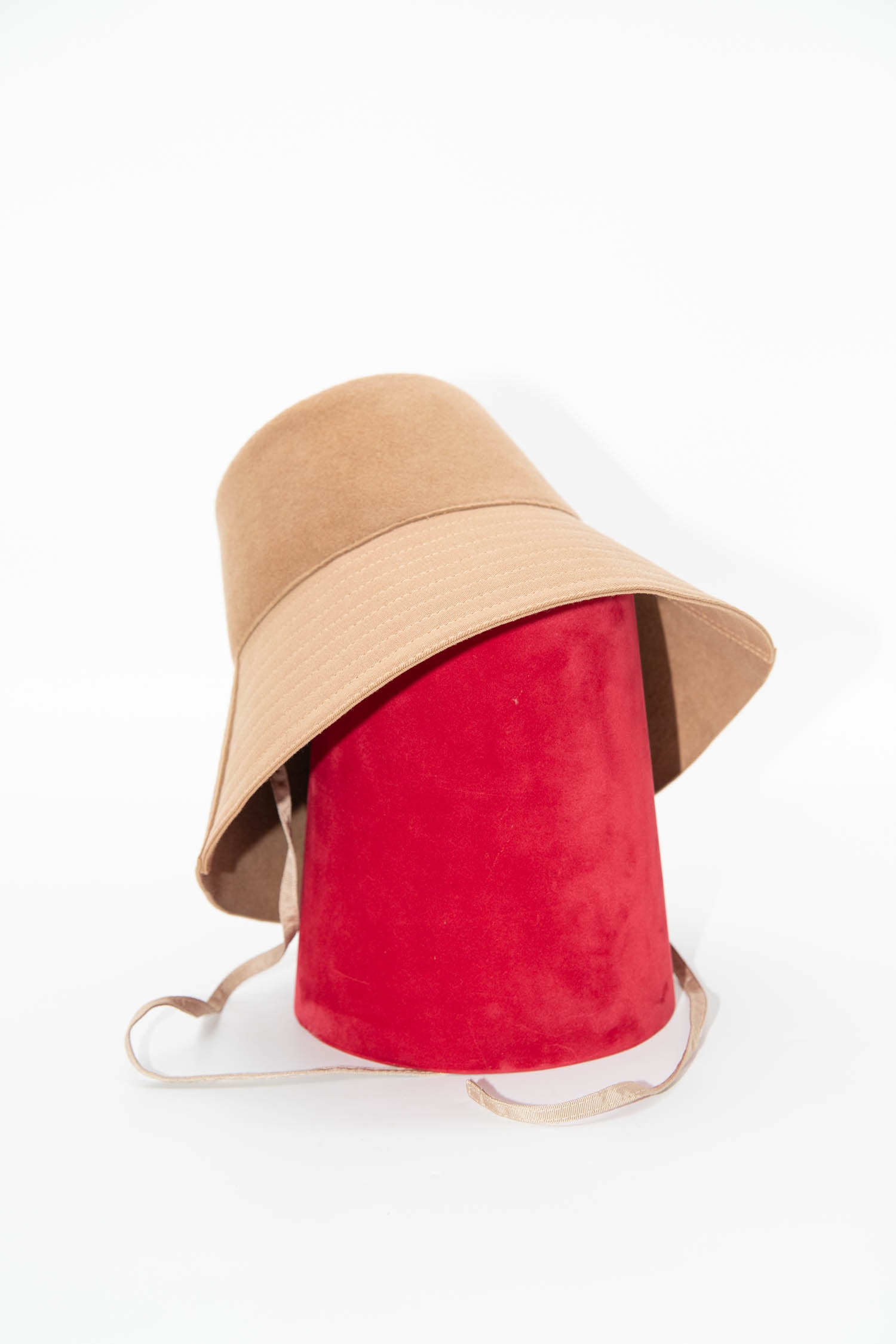 Valentino Garavani Hut mit Bändern in Camel